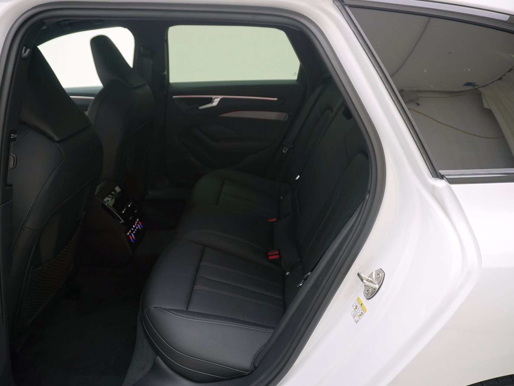 AUDI A6 Avant 2.0 e-hybrid S line quattro S-Tronic-image-14