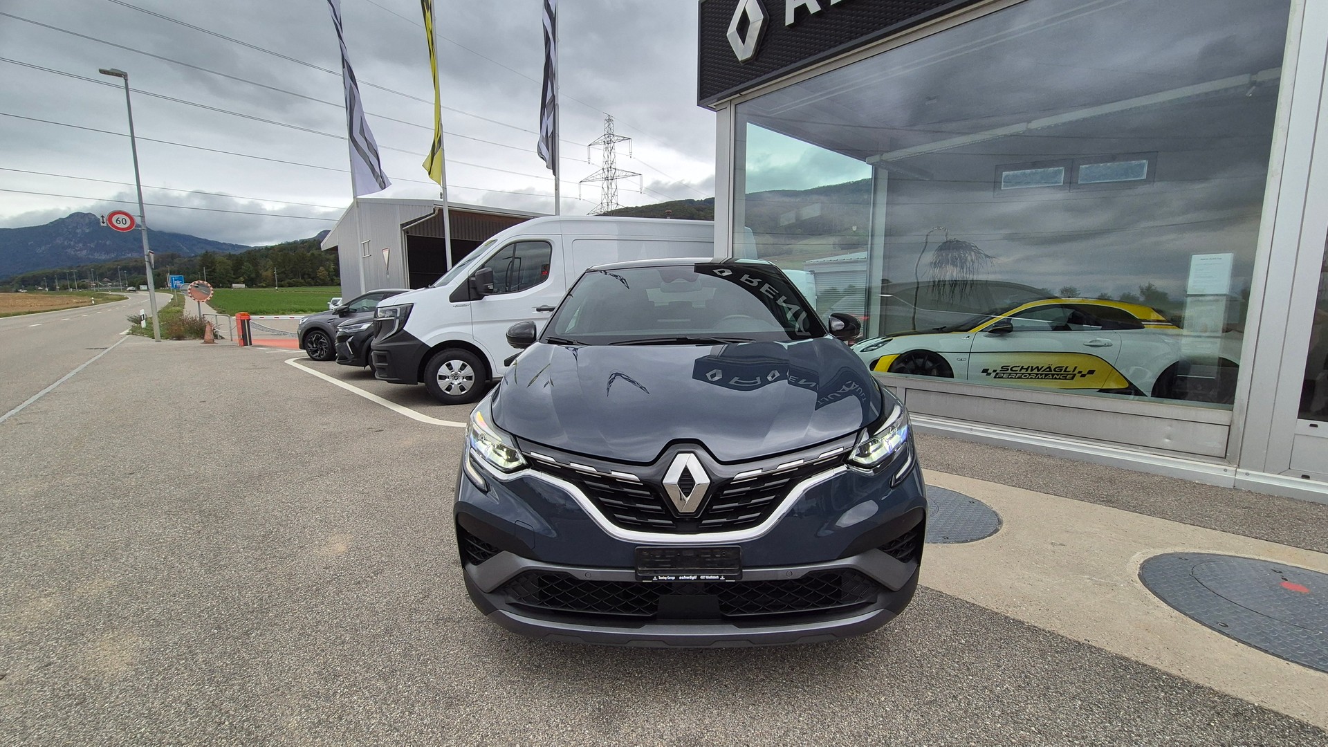 RENAULT Captur 1.3 TCe EDC R.S.Line-image-2