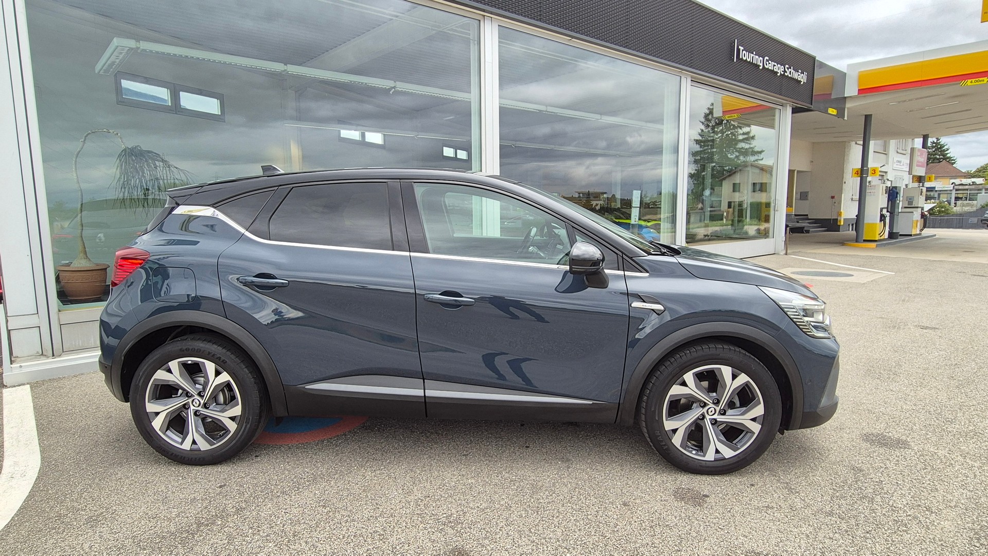 RENAULT Captur 1.3 TCe EDC R.S.Line-image-3