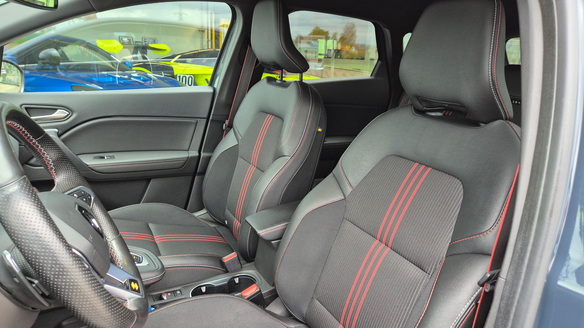 RENAULT Captur 1.3 TCe EDC R.S.Line-image-9