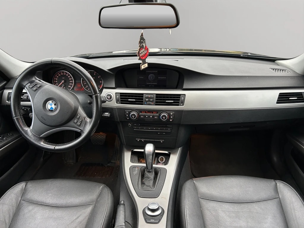 BMW 318i Touring Steptronic-image-7