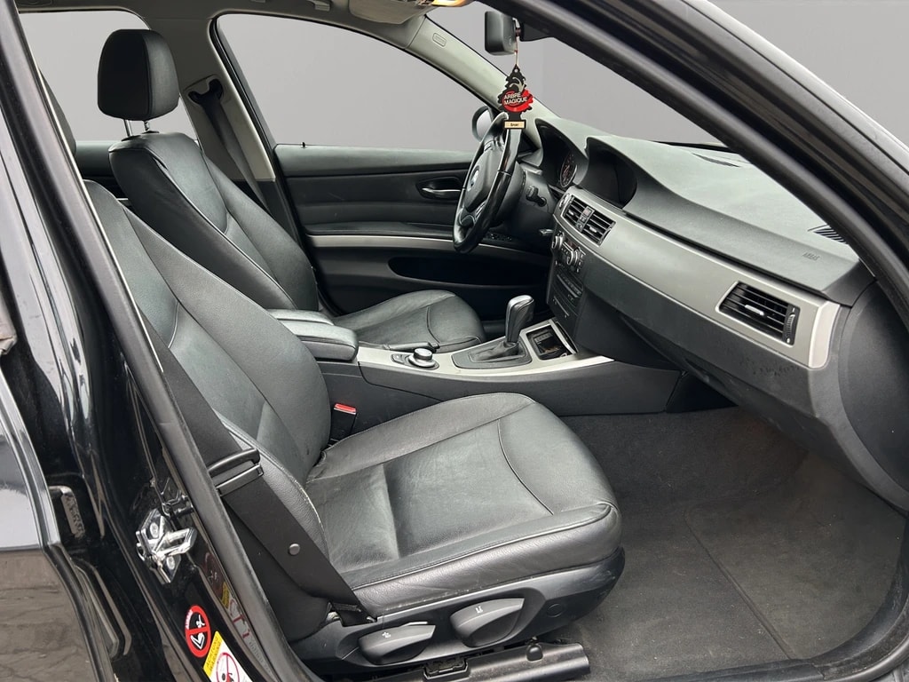 BMW 318i Touring Steptronic-image-5