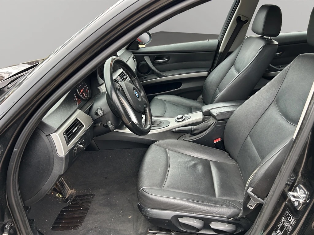 BMW 318i Touring Steptronic-image-4