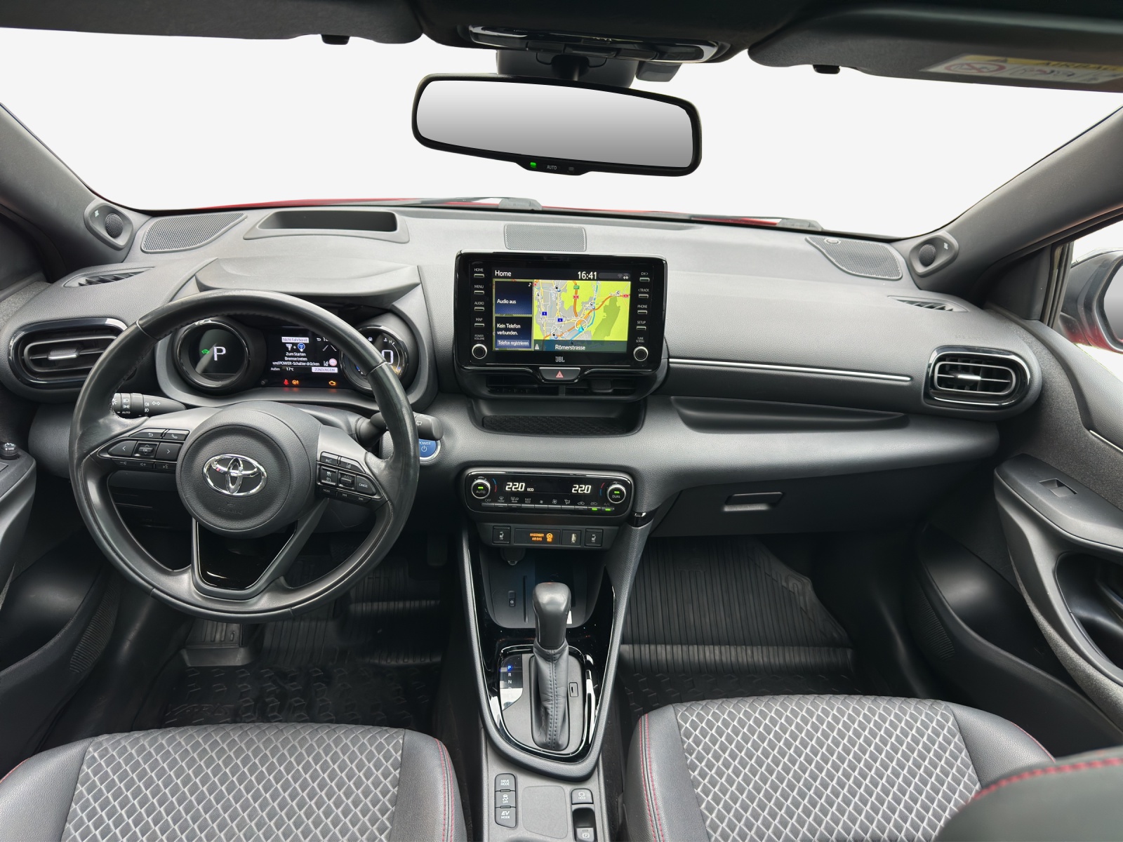 TOYOTA Yaris 1.5 Premium e-CVT-image-8