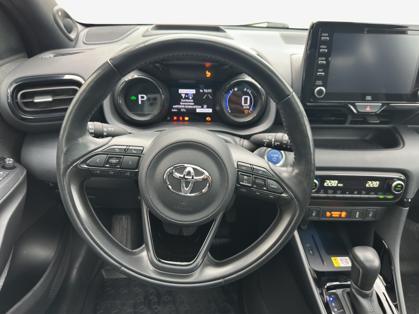 TOYOTA Yaris 1.5 Premium e-CVT-image-9