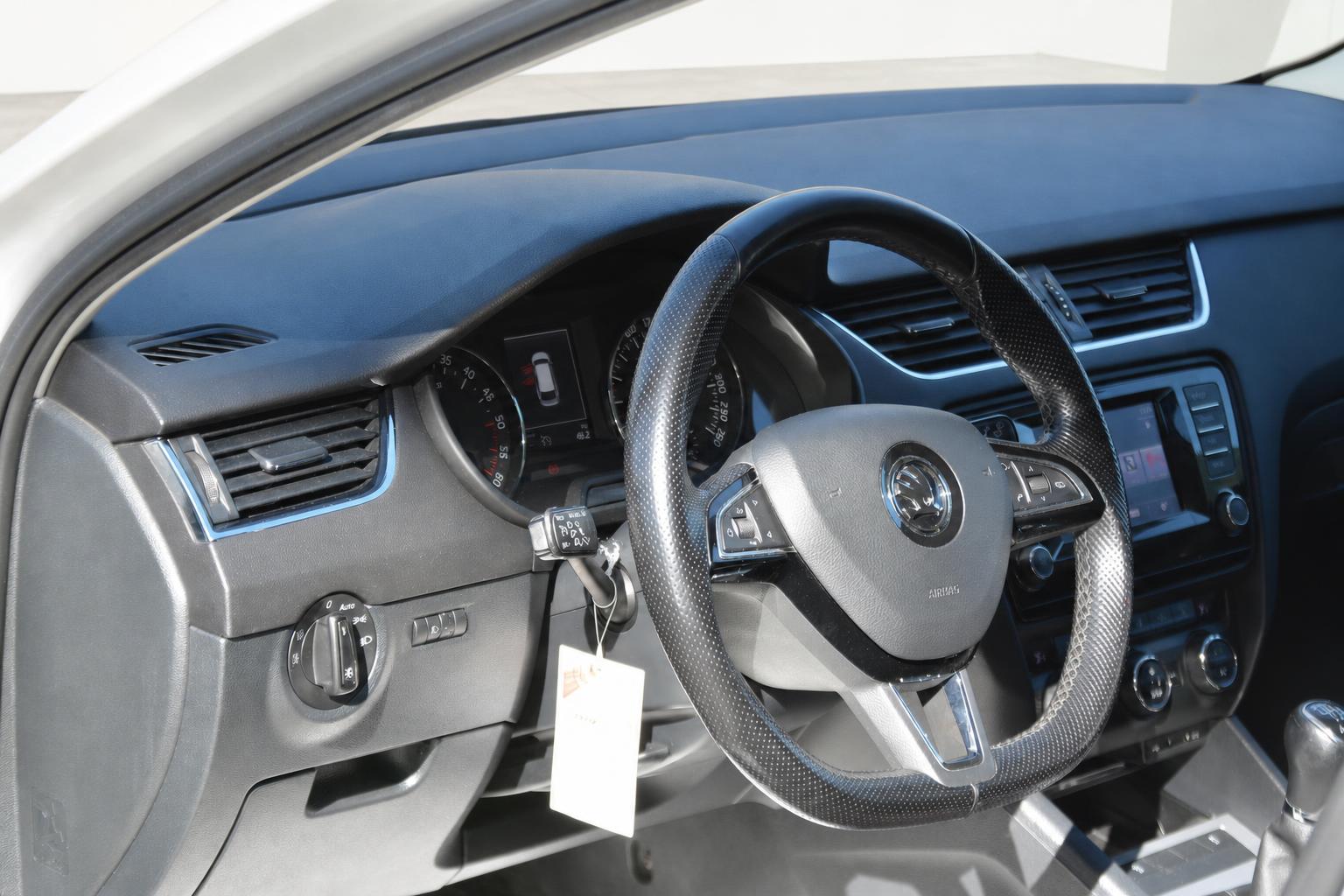 SKODA Octavia Combi 2.0 TDI Elegance 4x4 | Frisch ab MFK | 12Monate Garantie-image-7