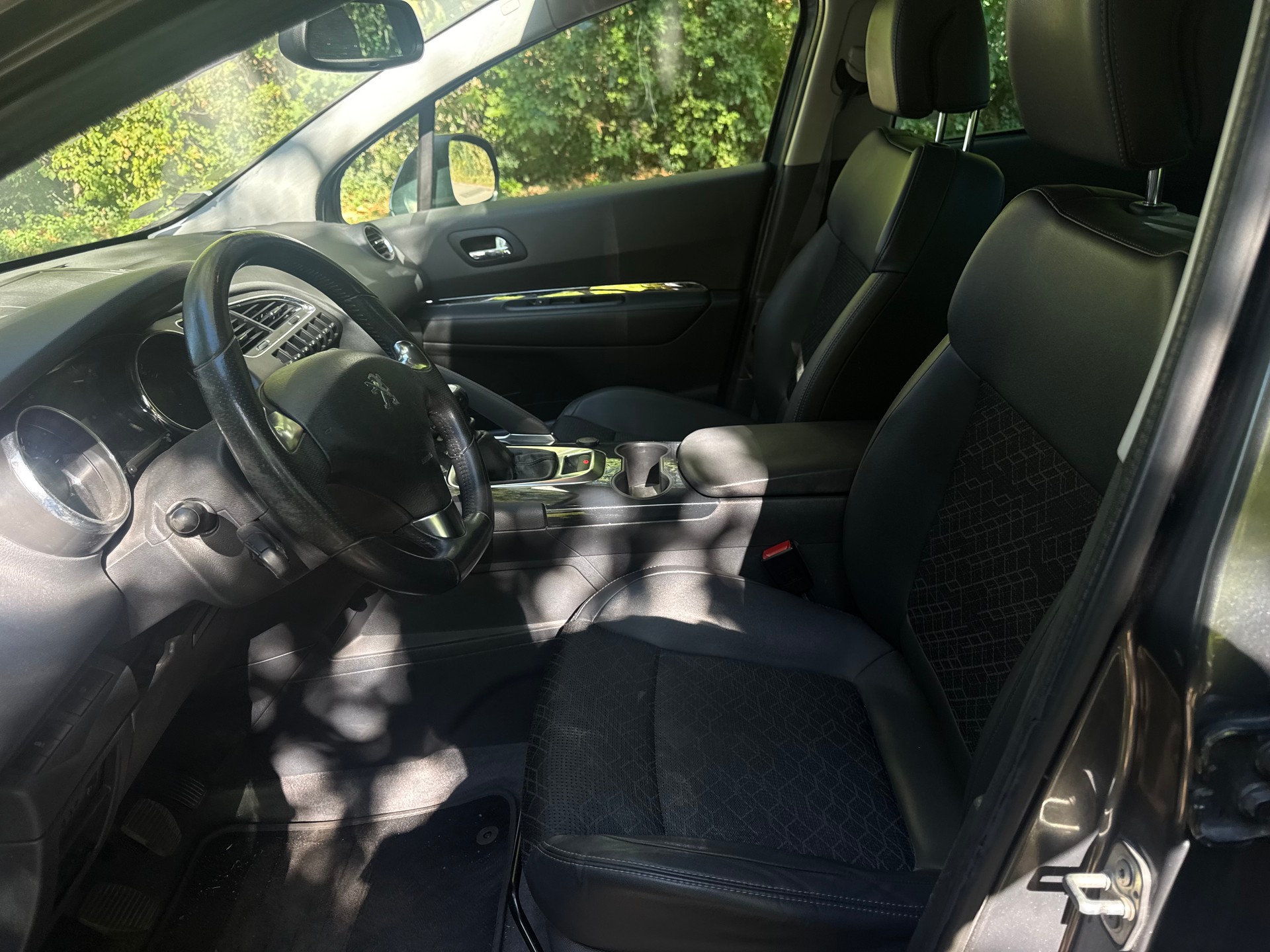 PEUGEOT 3008 1.6 HDI Active-image-11
