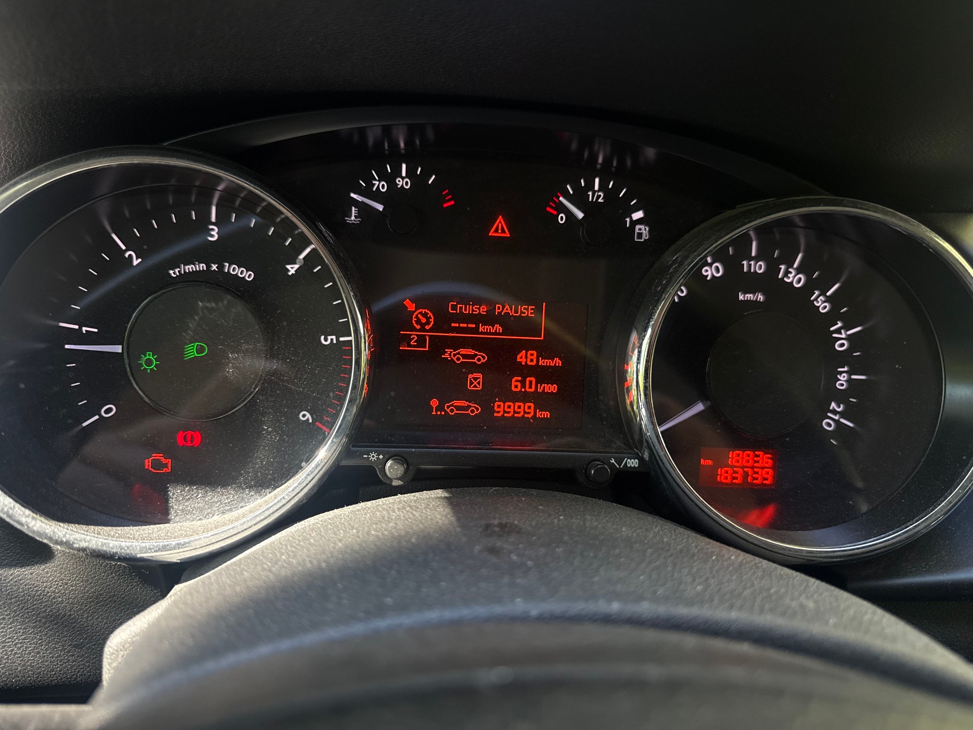PEUGEOT 3008 1.6 HDI Active-image-9