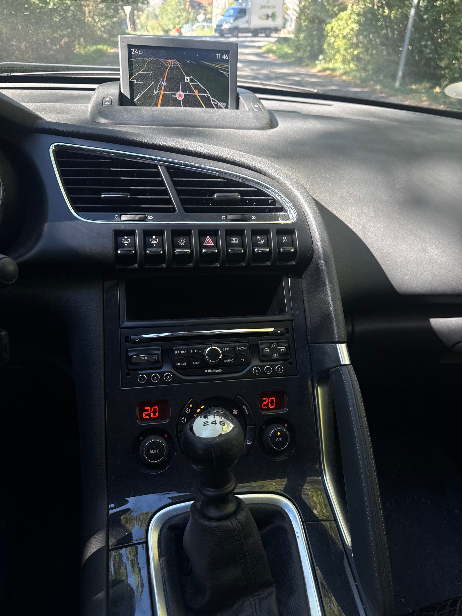 PEUGEOT 3008 1.6 HDI Active-image-10