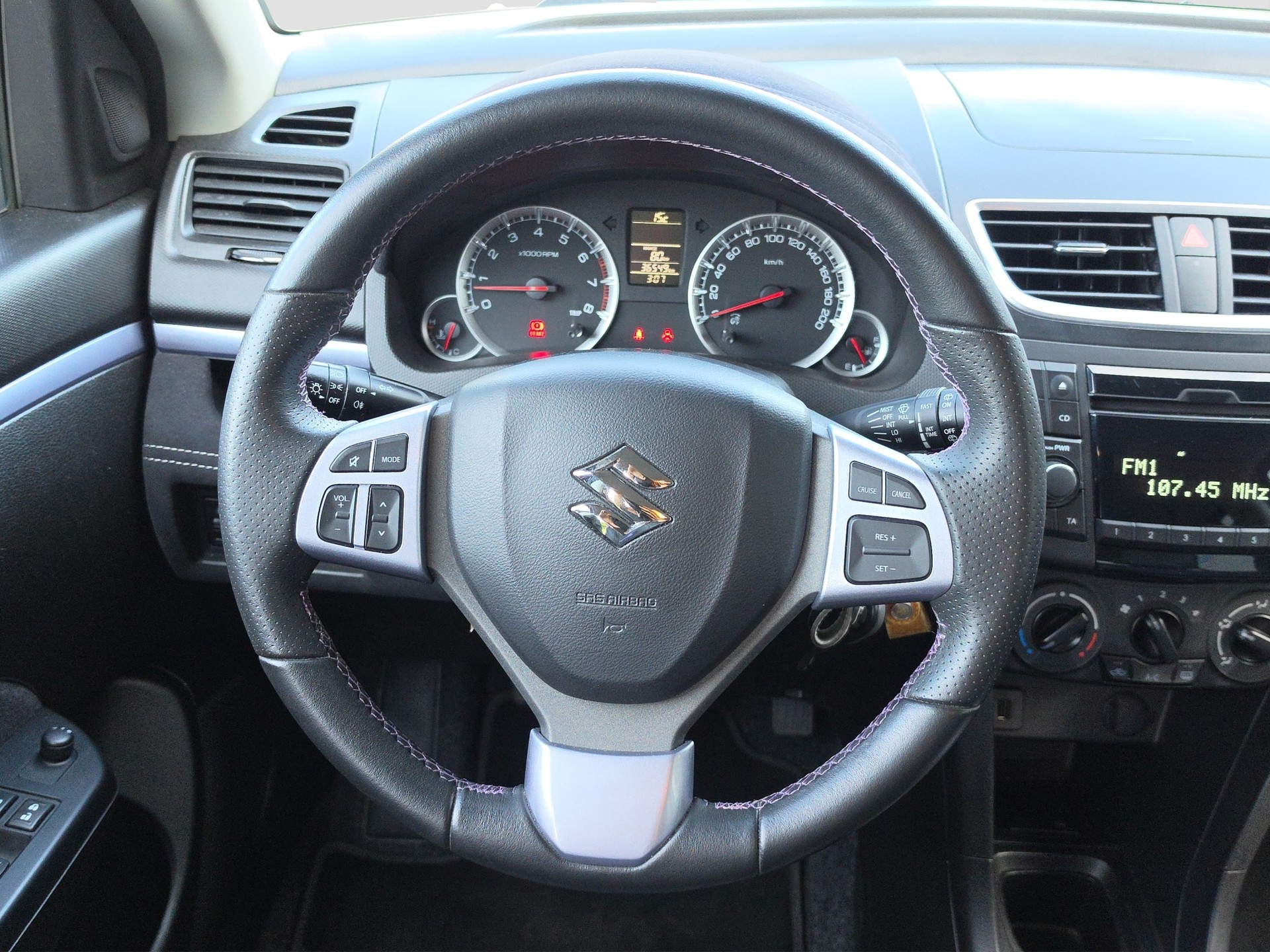 SUZUKI Swift 1.2i 16V Sergio Cellano Top 4x4-image-9