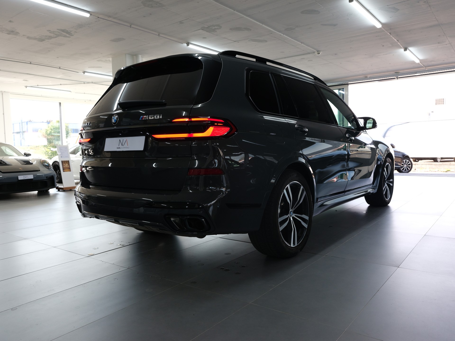 BMW X7 xDrive 48V M60i Steptronic M Sport Pro *Vollausstattung* *Sky Lounge* *Werksgarantie*-showroom-element-2