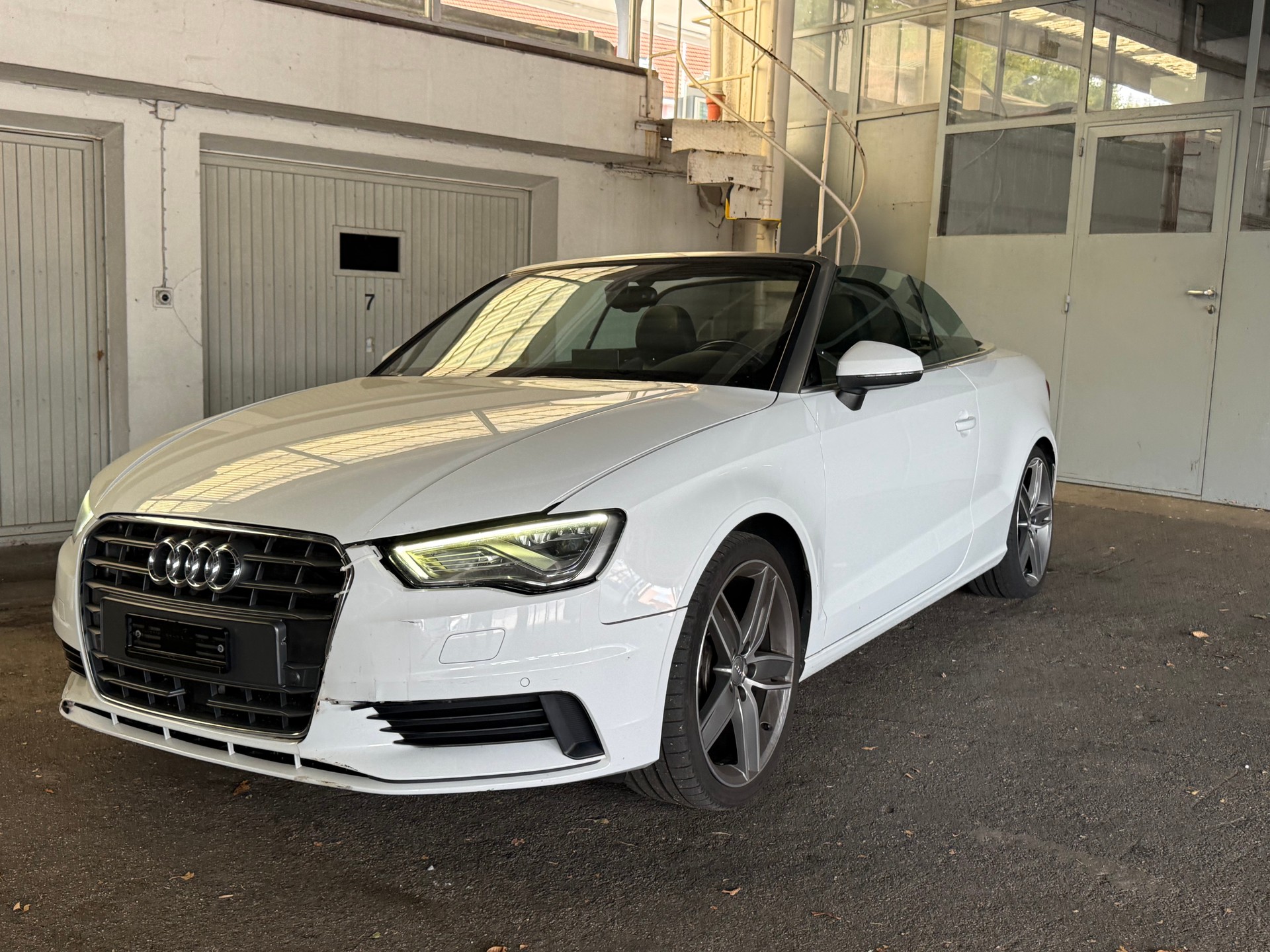 AUDI A3 Cabriolet 1.8 TFSI Ambiente quattro S-tronic-image-5