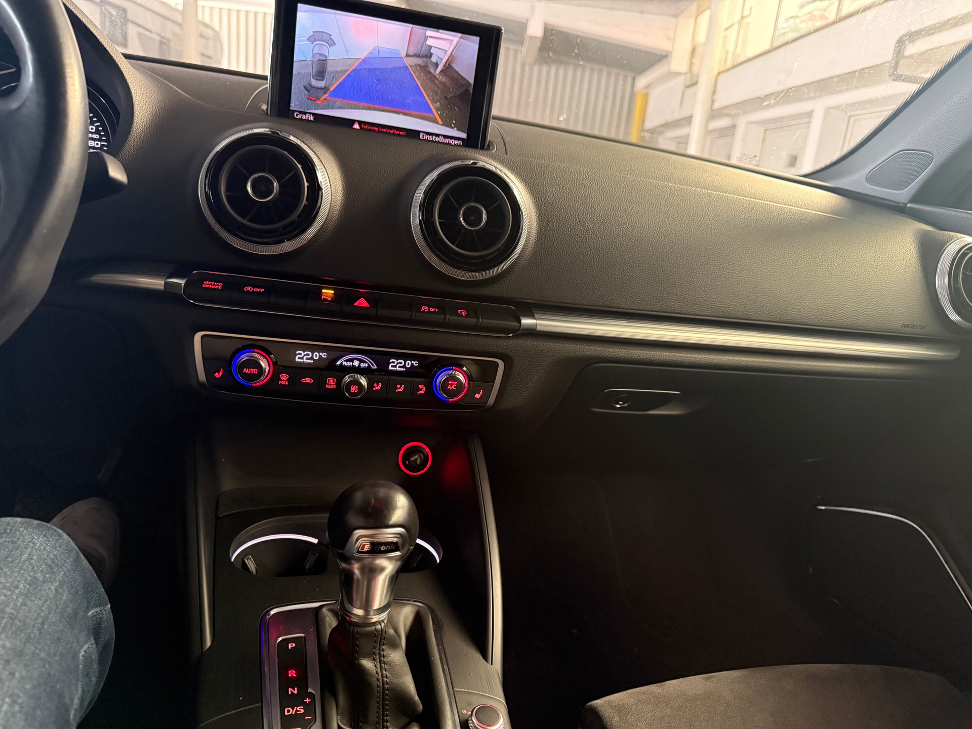 AUDI A3 Cabriolet 1.8 TFSI Ambiente quattro S-tronic-image-14