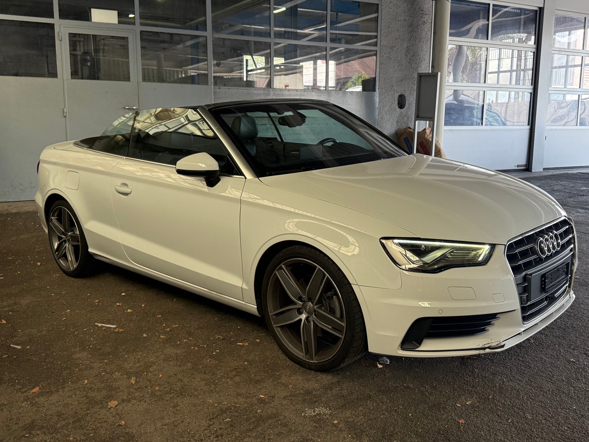 AUDI A3 Cabriolet 1.8 TFSI Ambiente quattro S-tronic-image-3