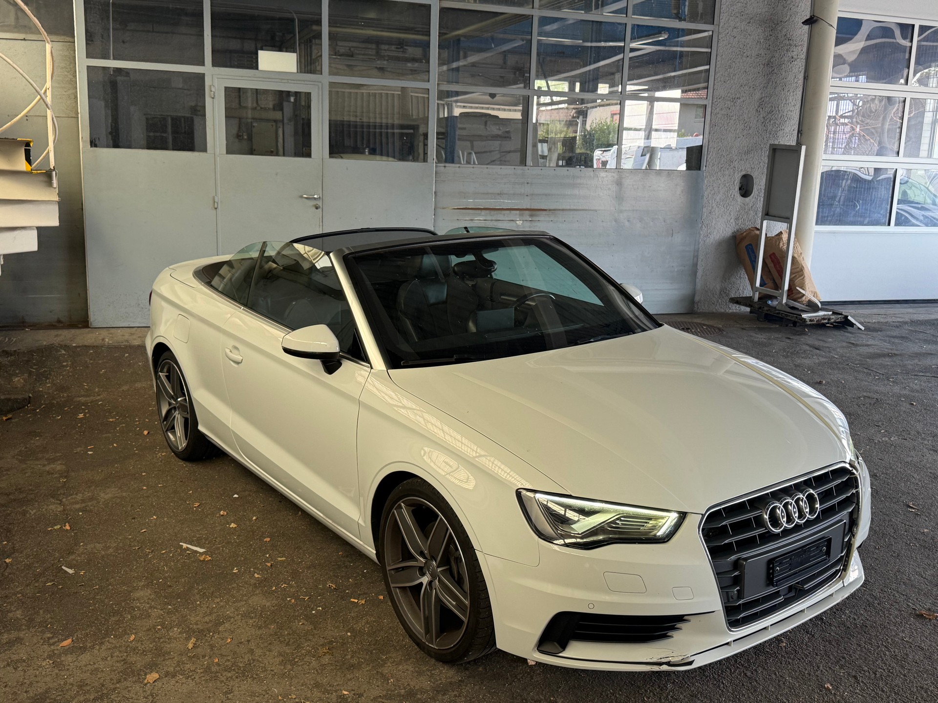 AUDI A3 Cabriolet 1.8 TFSI Ambiente quattro S-tronic-image-2