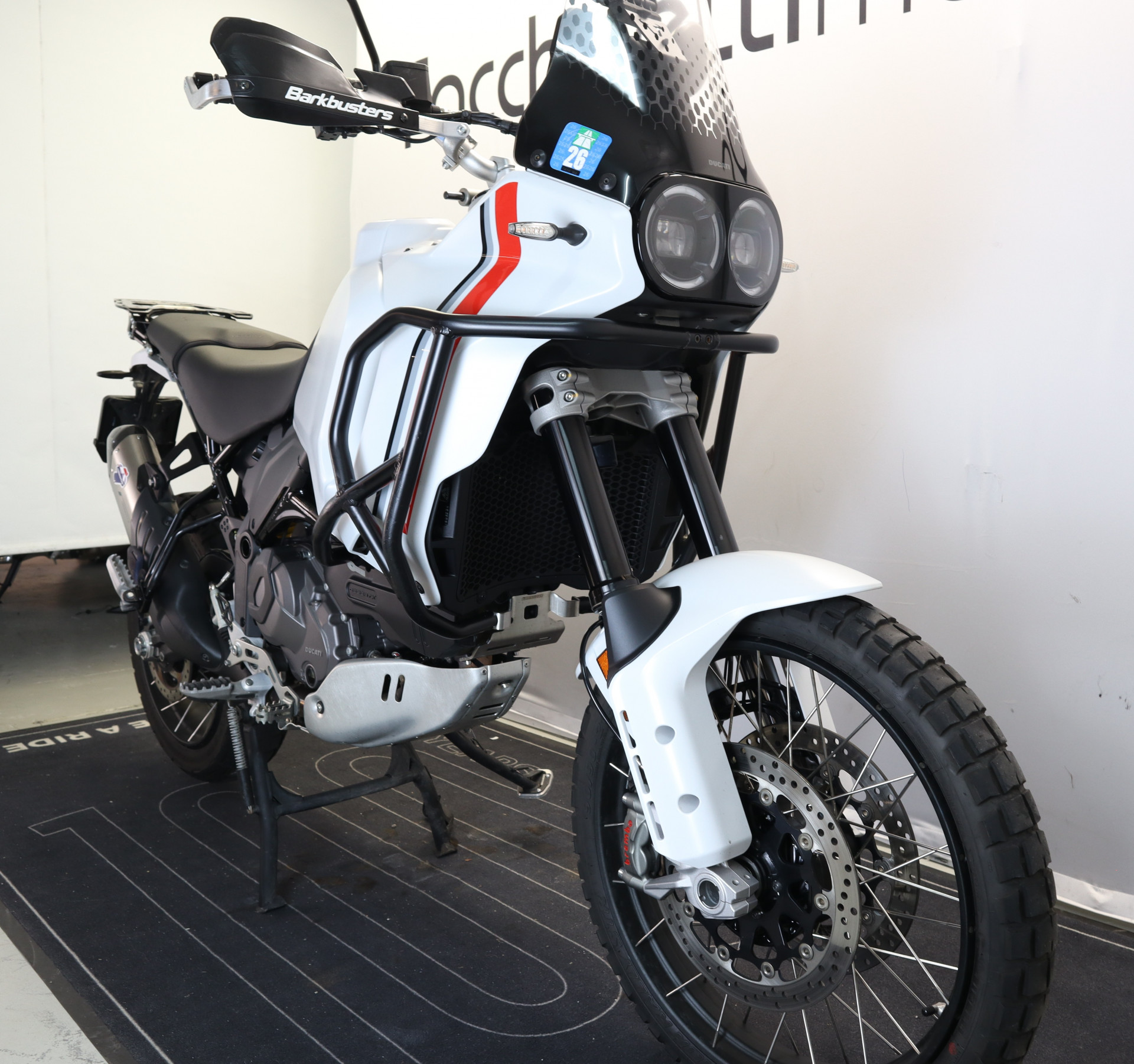 DUCATI 937 DesertX V2-showroom-element-2