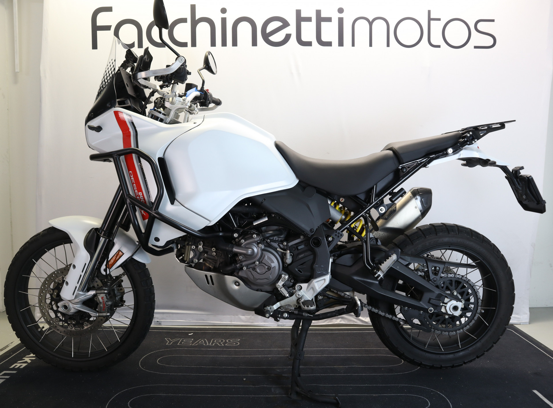 DUCATI 937 DesertX V2-showroom-element-1
