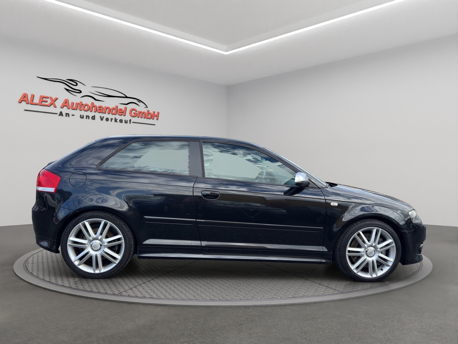 AUDI S3 2.0 Turbo FSI quattro-image-7