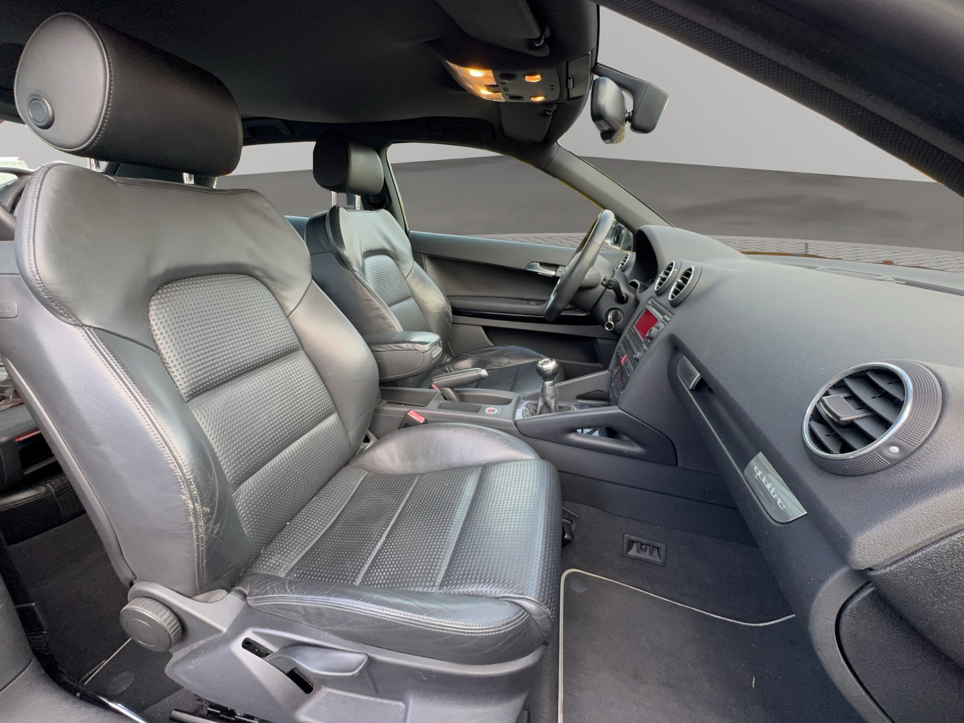 AUDI S3 2.0 Turbo FSI quattro-image-10