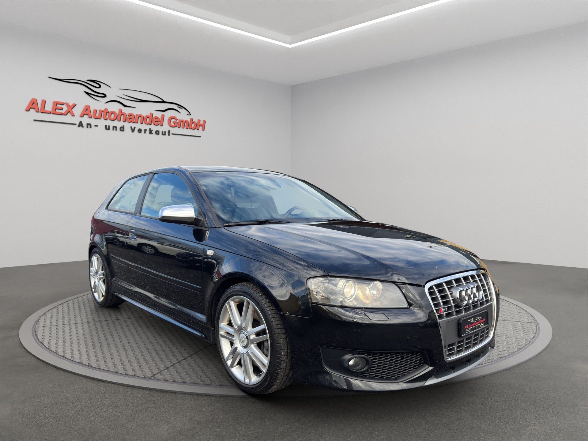 AUDI S3 2.0 Turbo FSI quattro-image-8