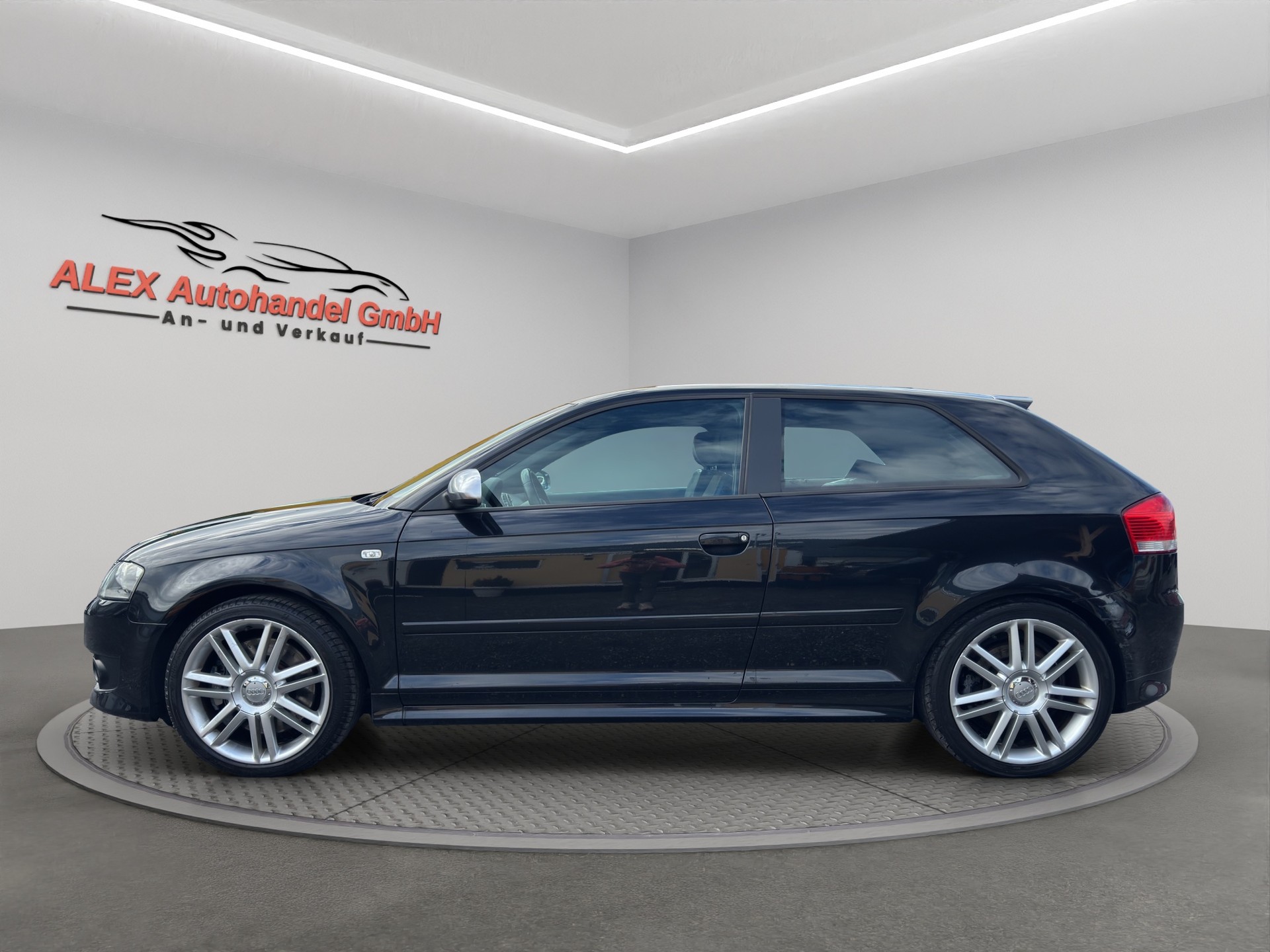 AUDI S3 2.0 Turbo FSI quattro-image-2
