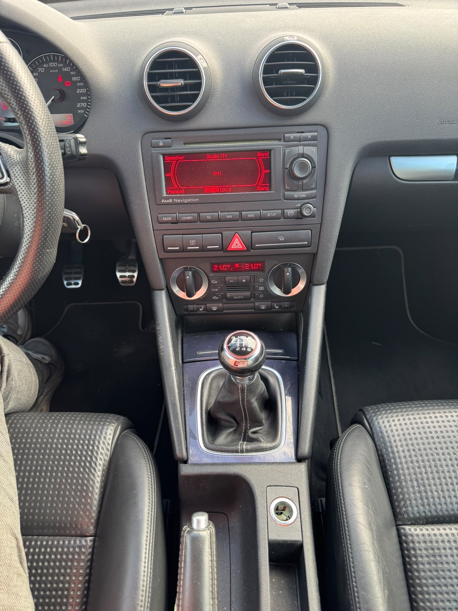 AUDI S3 2.0 Turbo FSI quattro-image-13