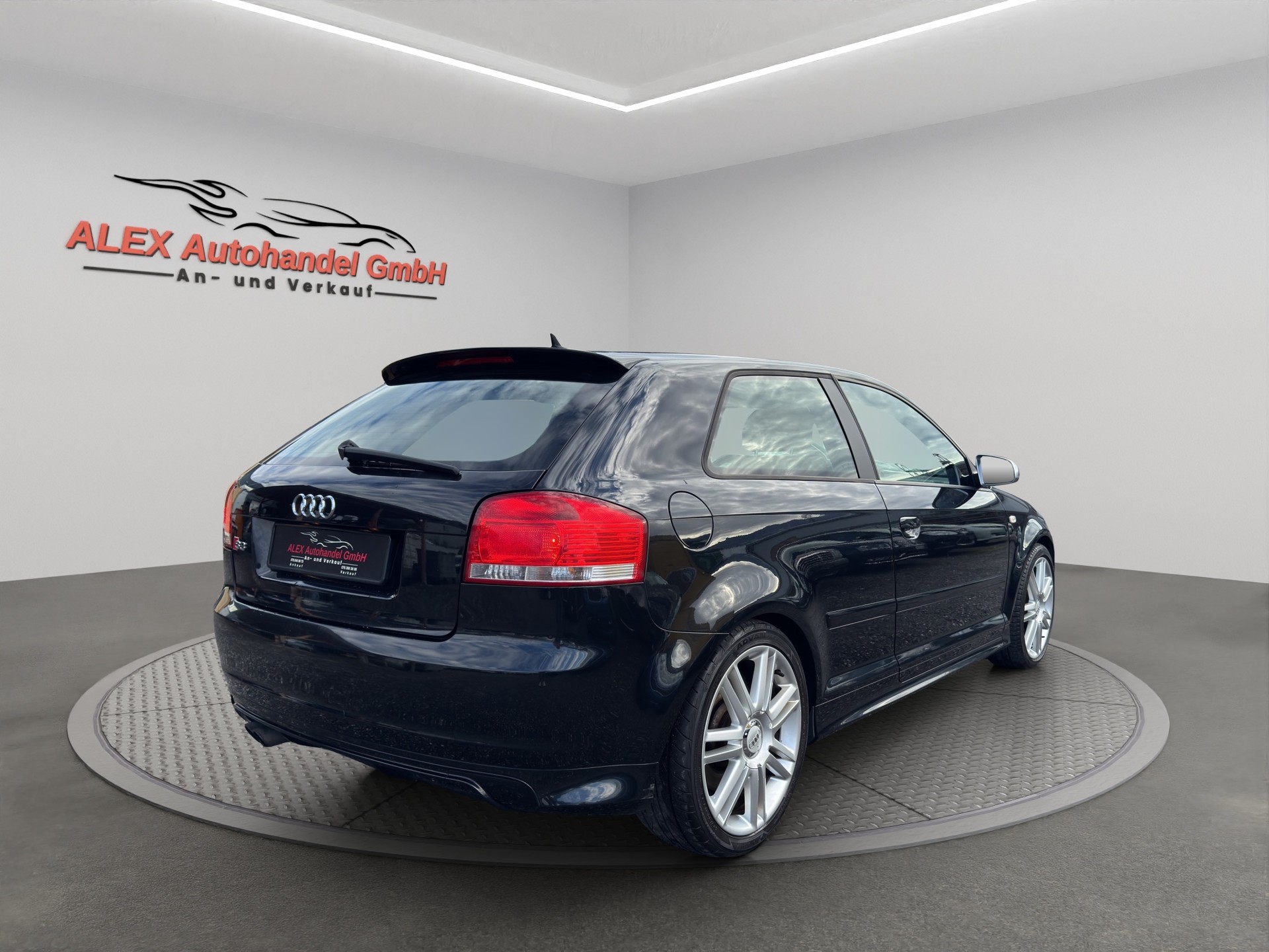 AUDI S3 2.0 Turbo FSI quattro-image-6