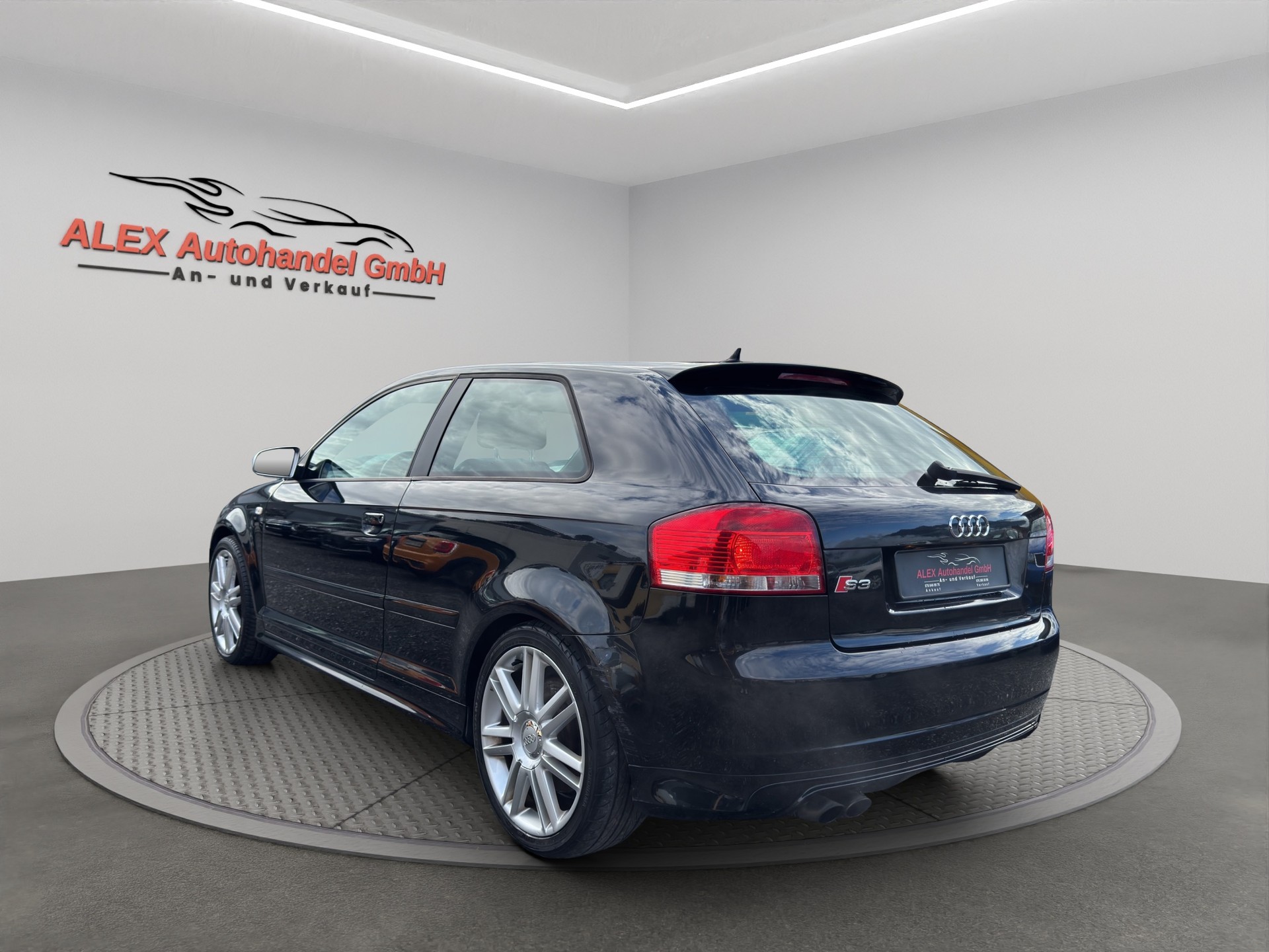 AUDI S3 2.0 Turbo FSI quattro-image-3