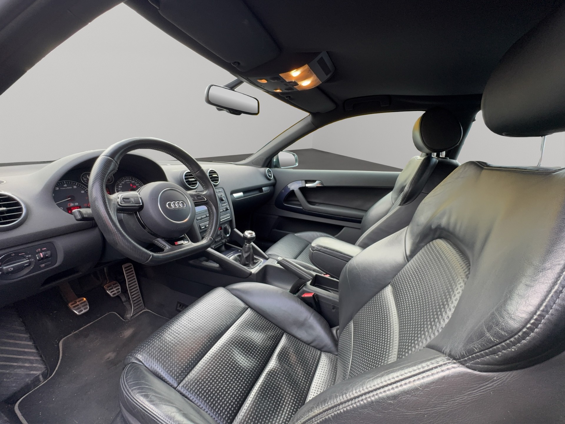 AUDI S3 2.0 Turbo FSI quattro-image-9