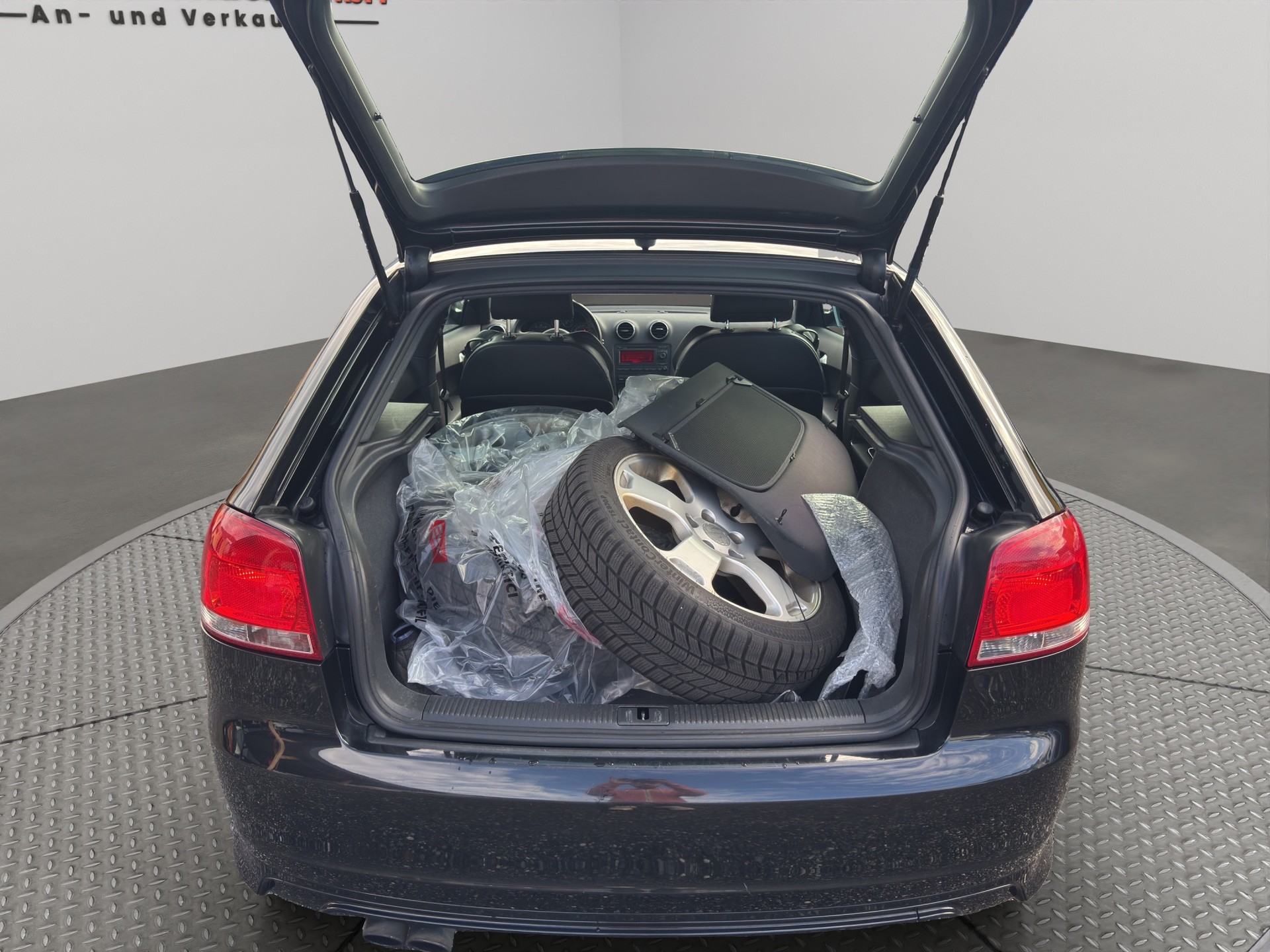 AUDI S3 2.0 Turbo FSI quattro-image-5
