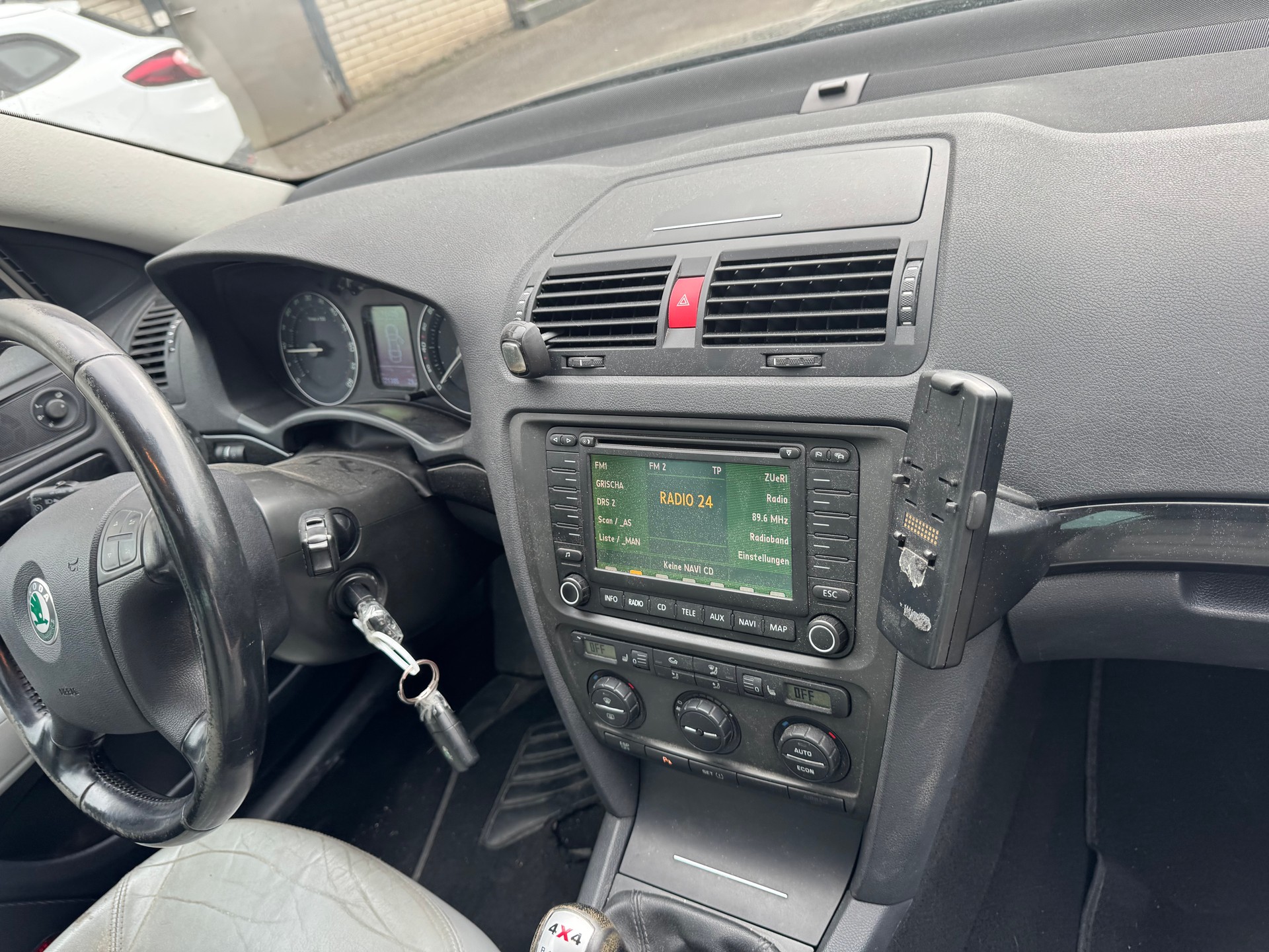 SKODA Octavia 2.0 TDI Laurin & Klement 4x4-image-8