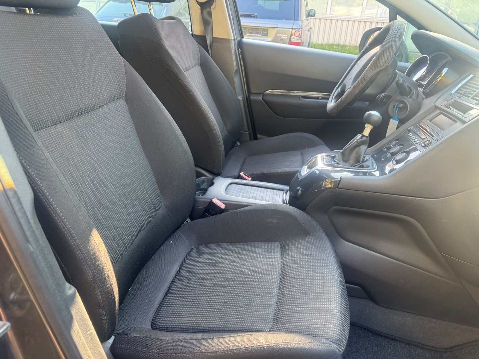 PEUGEOT 5008 1.6 16V VTI Trendy Clim-image-4