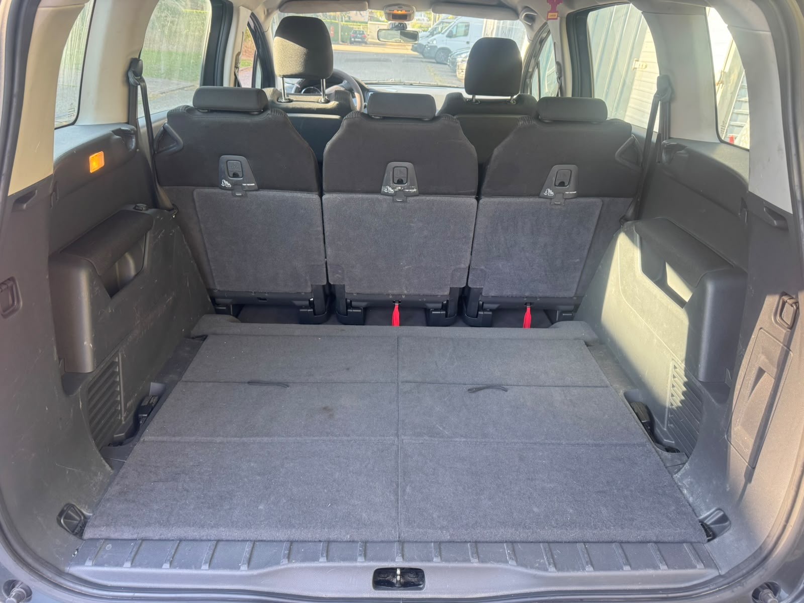 PEUGEOT 5008 1.6 16V VTI Trendy Clim-image-5