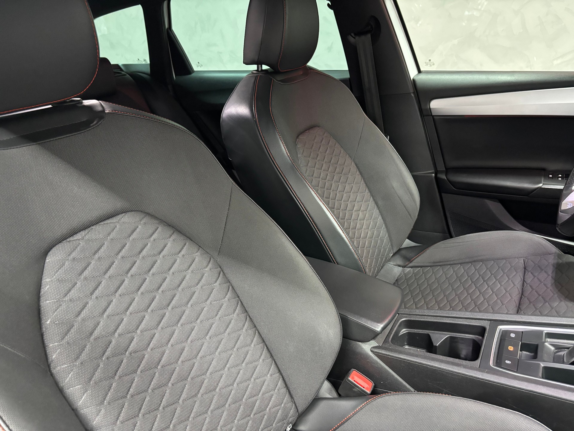 SEAT Leon ST 1.5 eTSI mHEV DSG FR-image-10