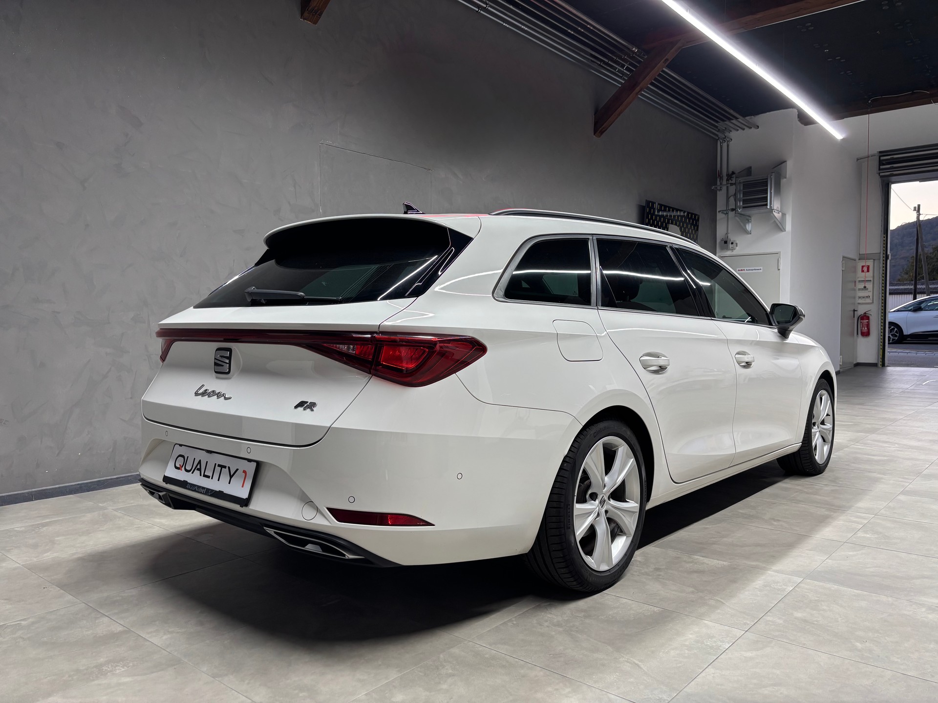 SEAT Leon ST 1.5 eTSI mHEV DSG FR-image-3