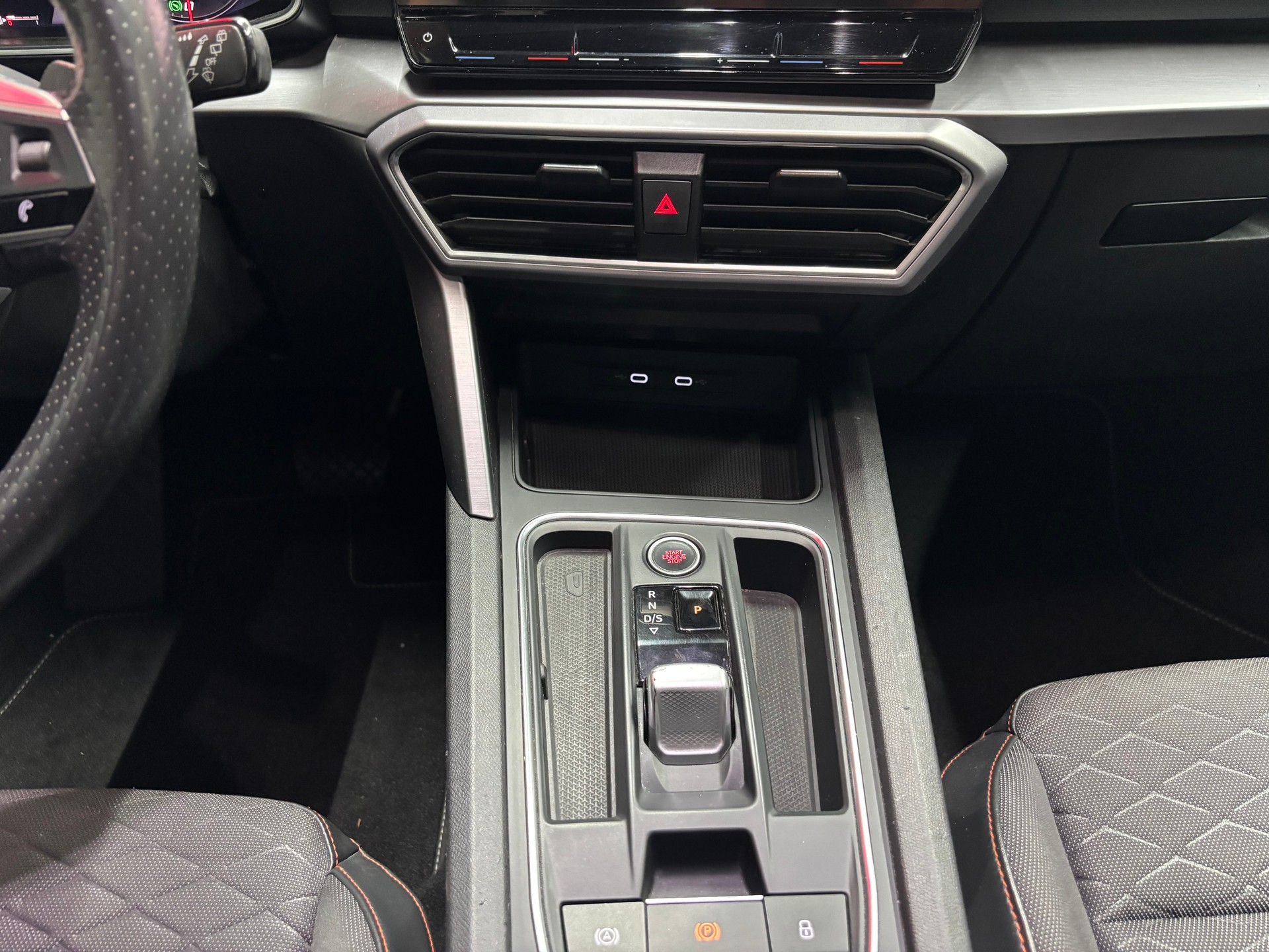 SEAT Leon ST 1.5 eTSI mHEV DSG FR-image-13