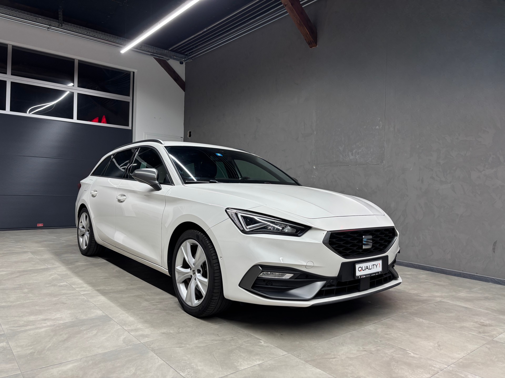 SEAT Leon ST 1.5 eTSI mHEV DSG FR-image-0