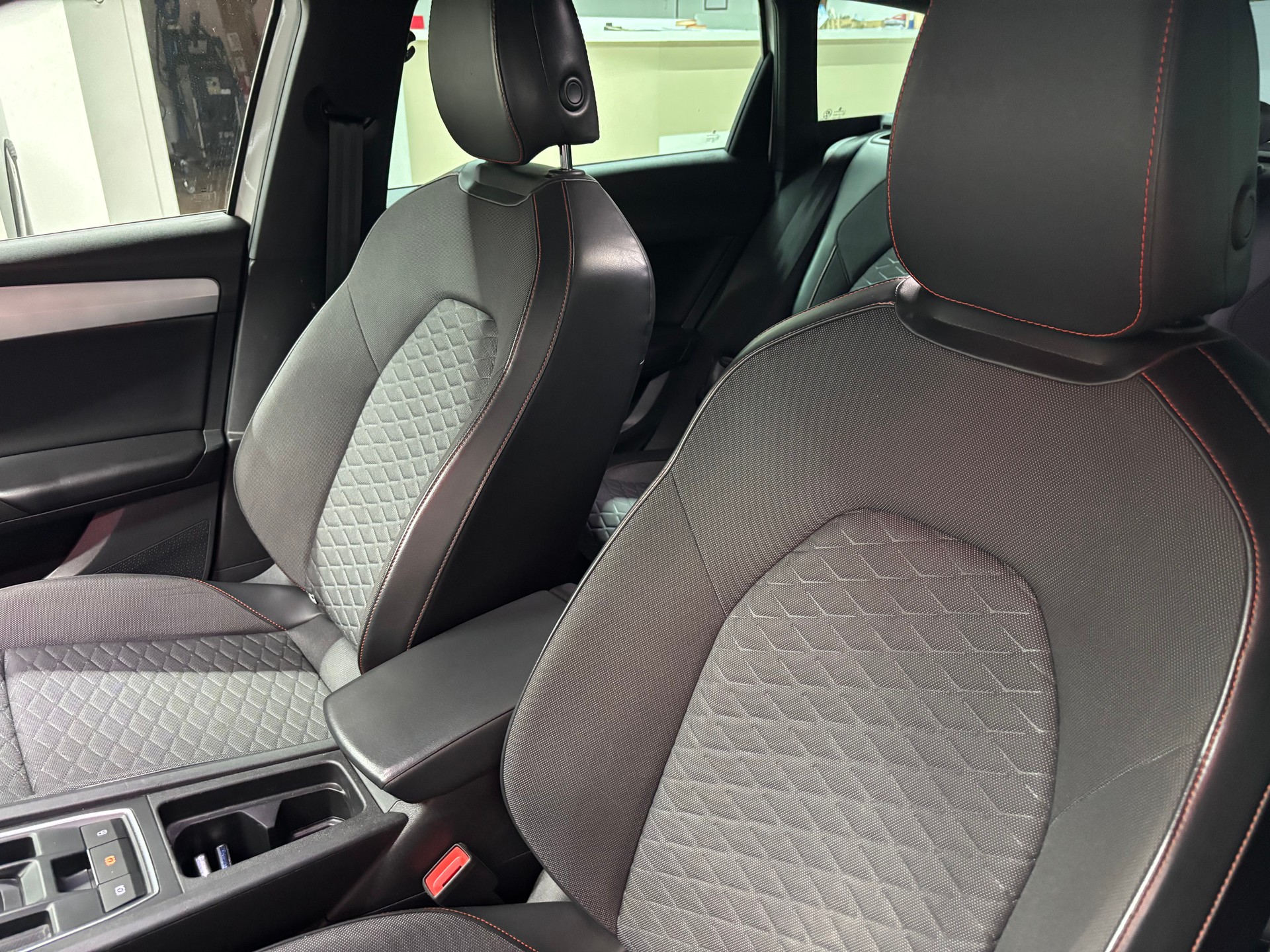 SEAT Leon ST 1.5 eTSI mHEV DSG FR-image-12