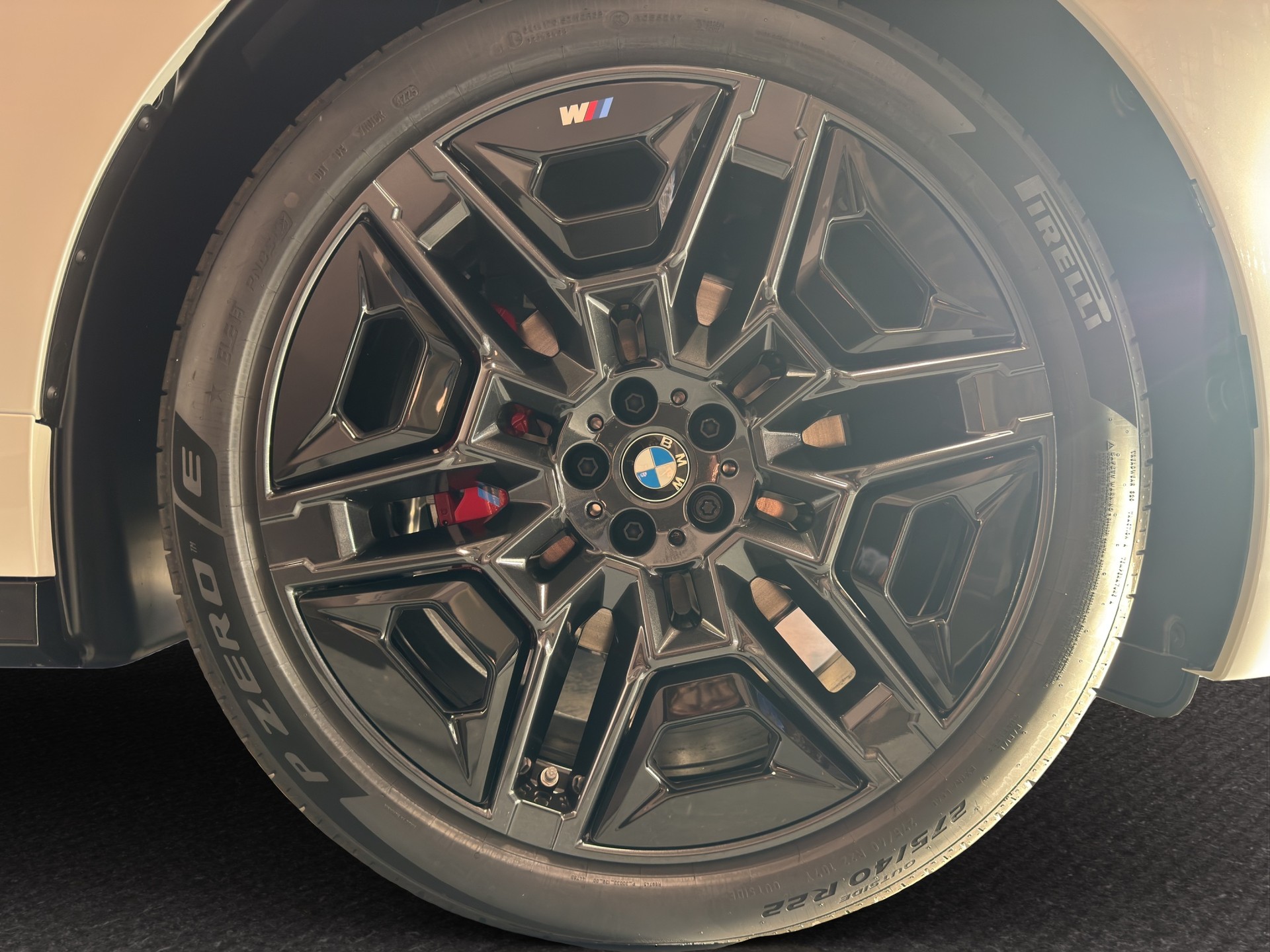 BMW iX I20 M70-image-7