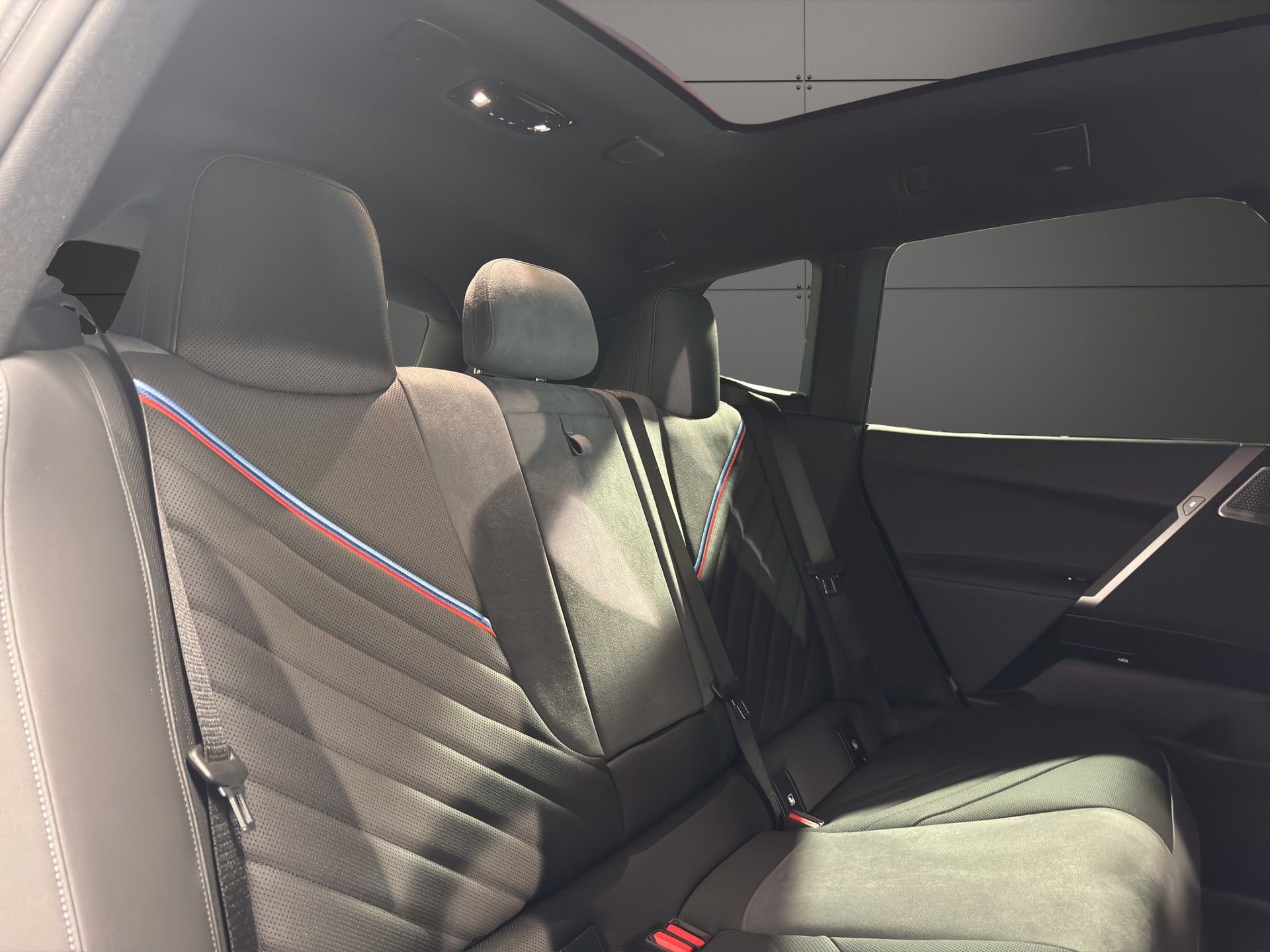 BMW iX I20 M70-image-18
