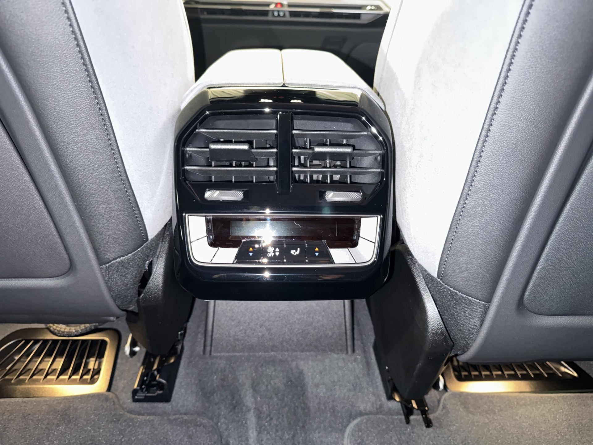 BMW iX I20 M70-image-19
