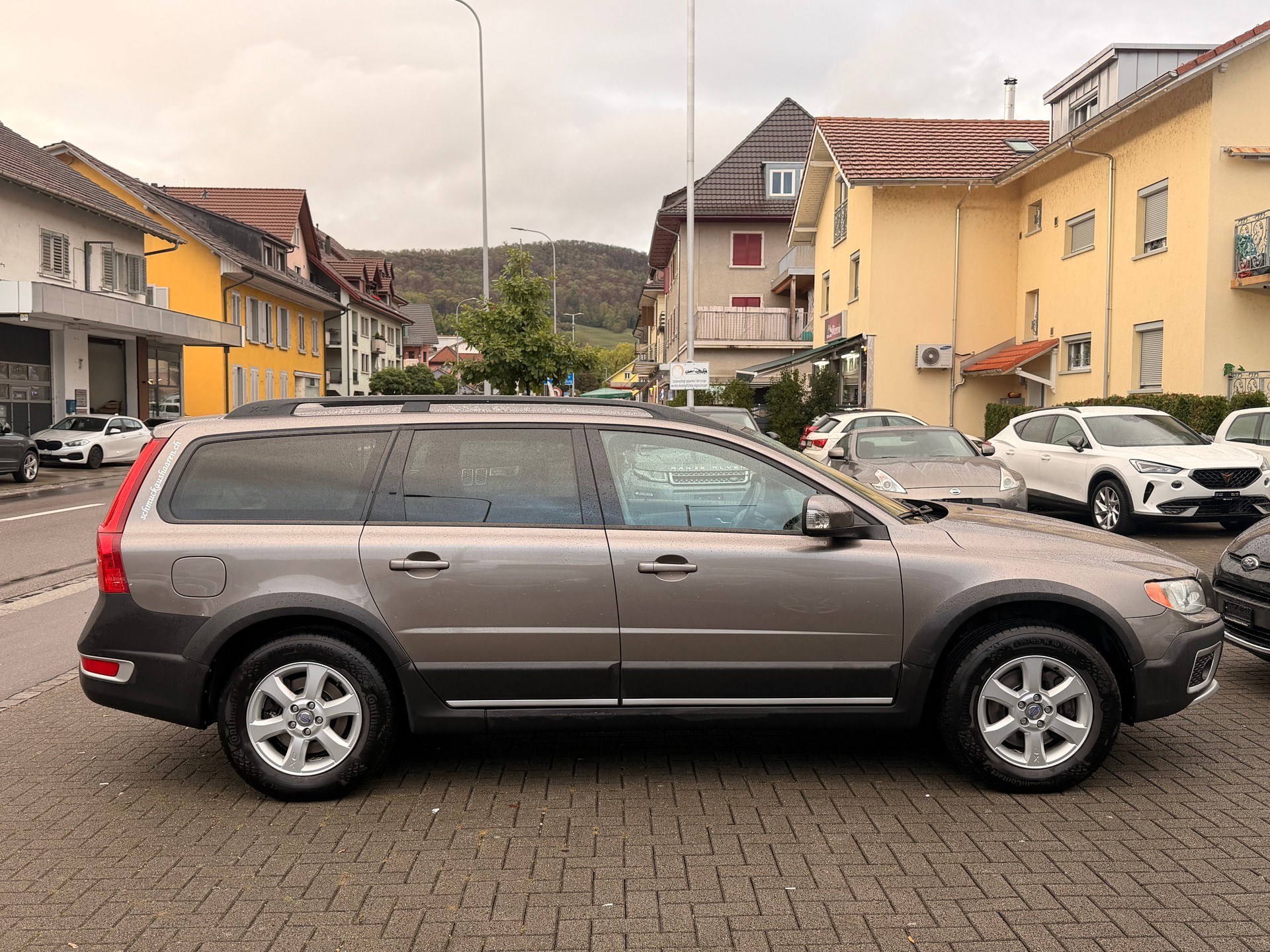 VOLVO XC70 D5 AWD Kinetic Geartronic-image-8