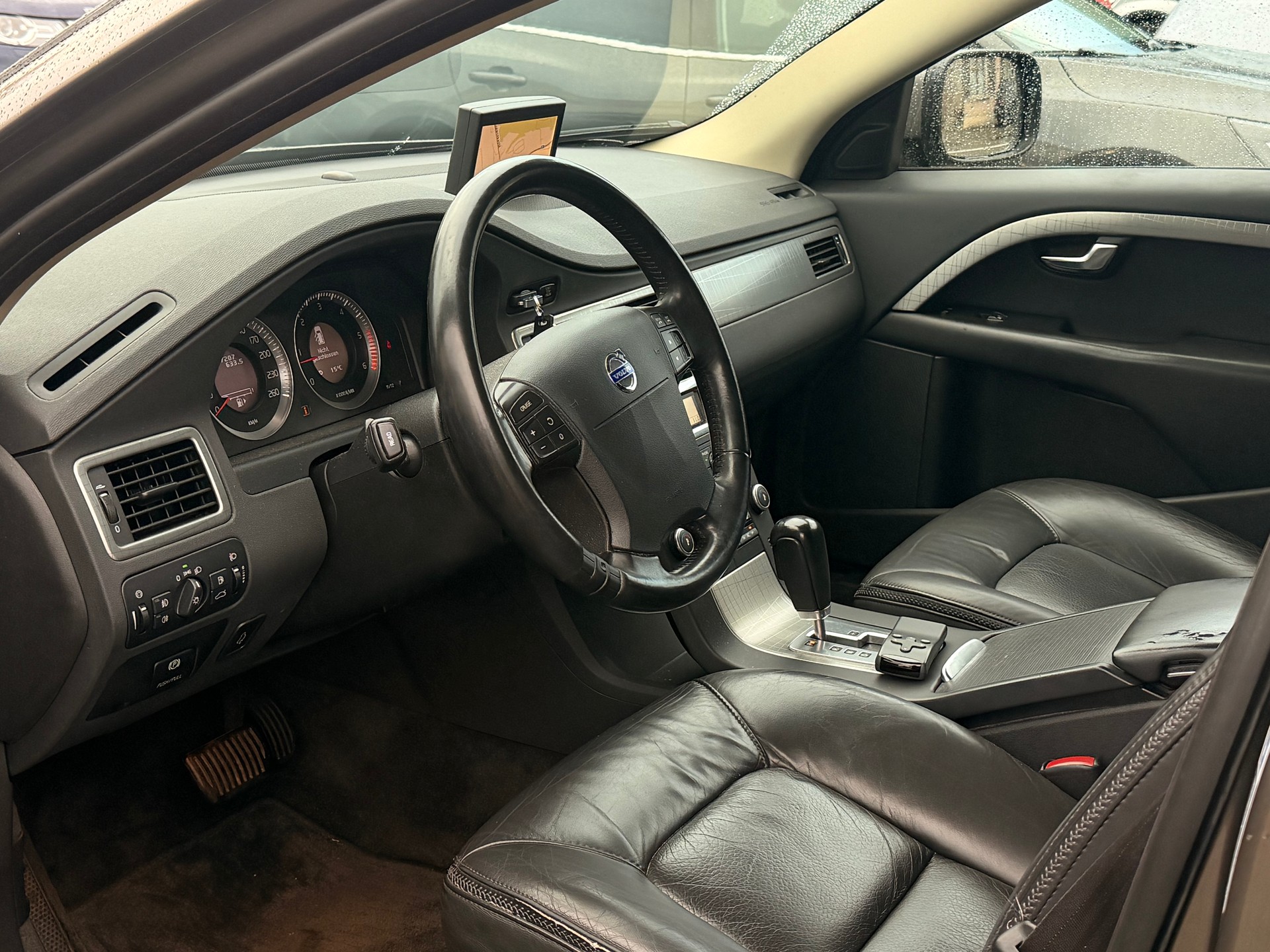 VOLVO XC70 D5 AWD Kinetic Geartronic-image-9