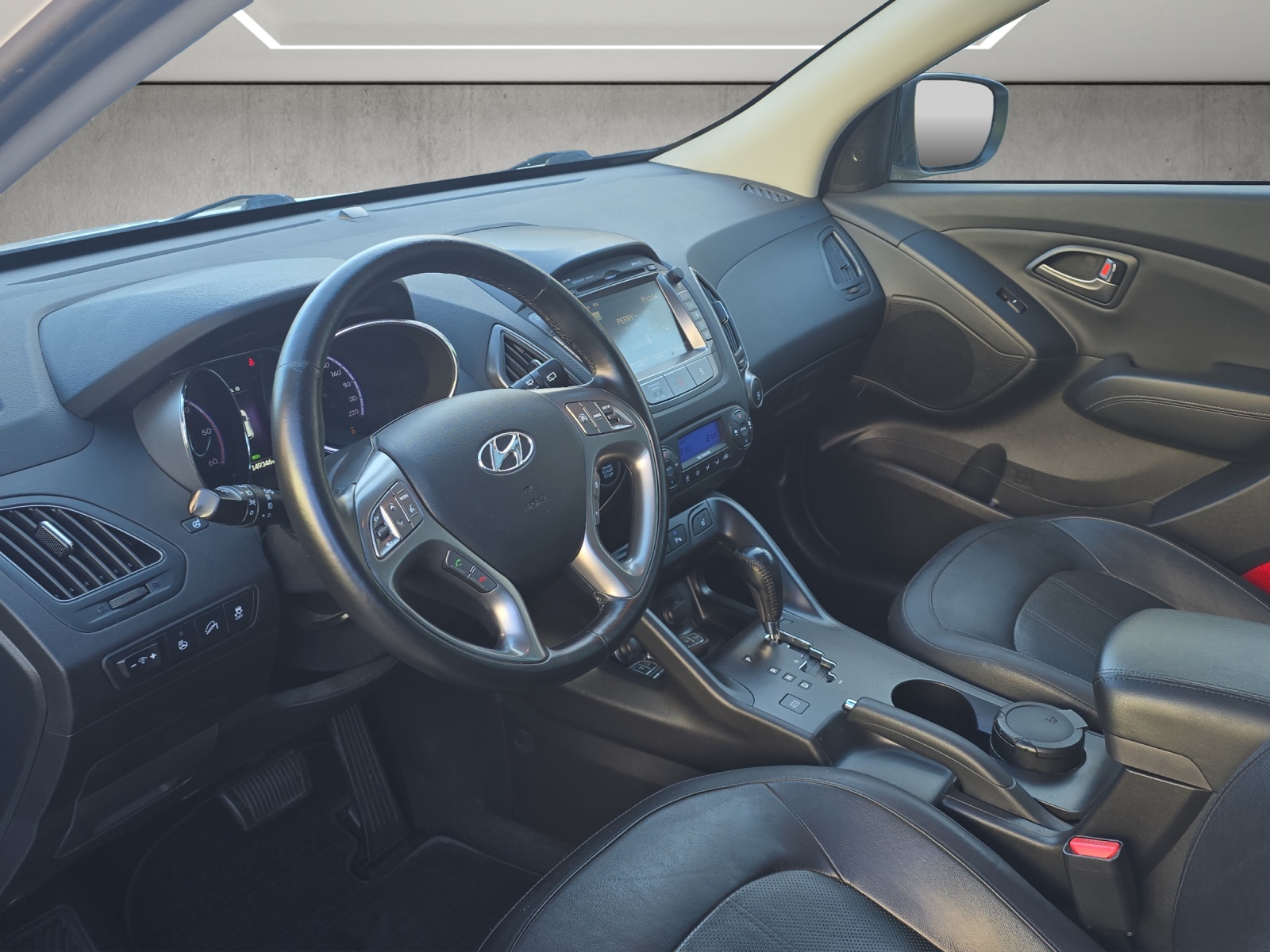 HYUNDAI iX 35 2.0 CRDi Premium 4WD Automatic-image-9