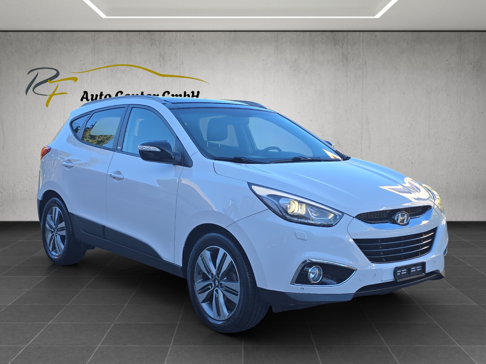 HYUNDAI iX 35 2.0 CRDi Premium 4WD Automatic-image-2