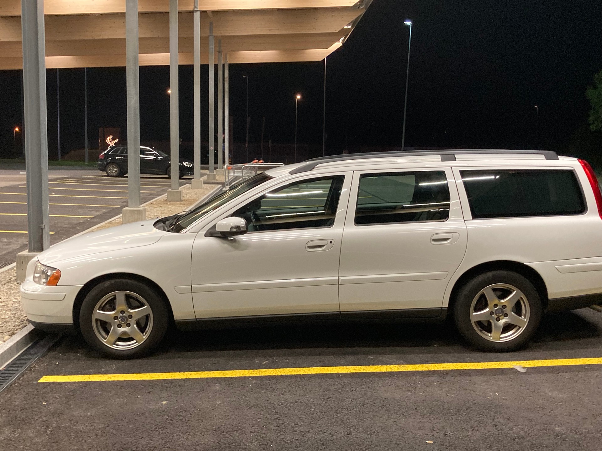 VOLVO 2.4 D5 20V 185 Momentum AWD-image-1