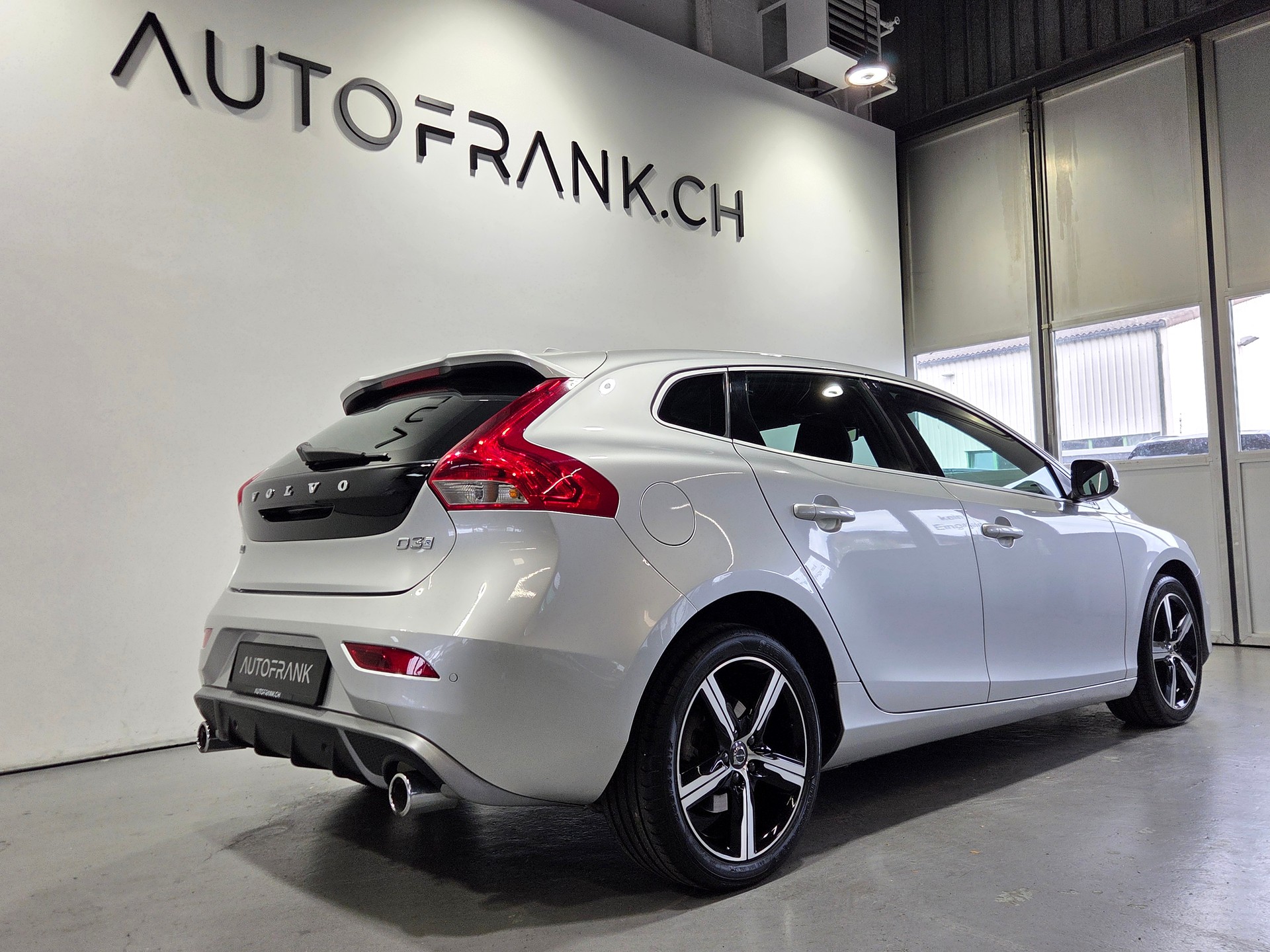 VOLVO V40 2.0 D3 R-Design S/S-image-5