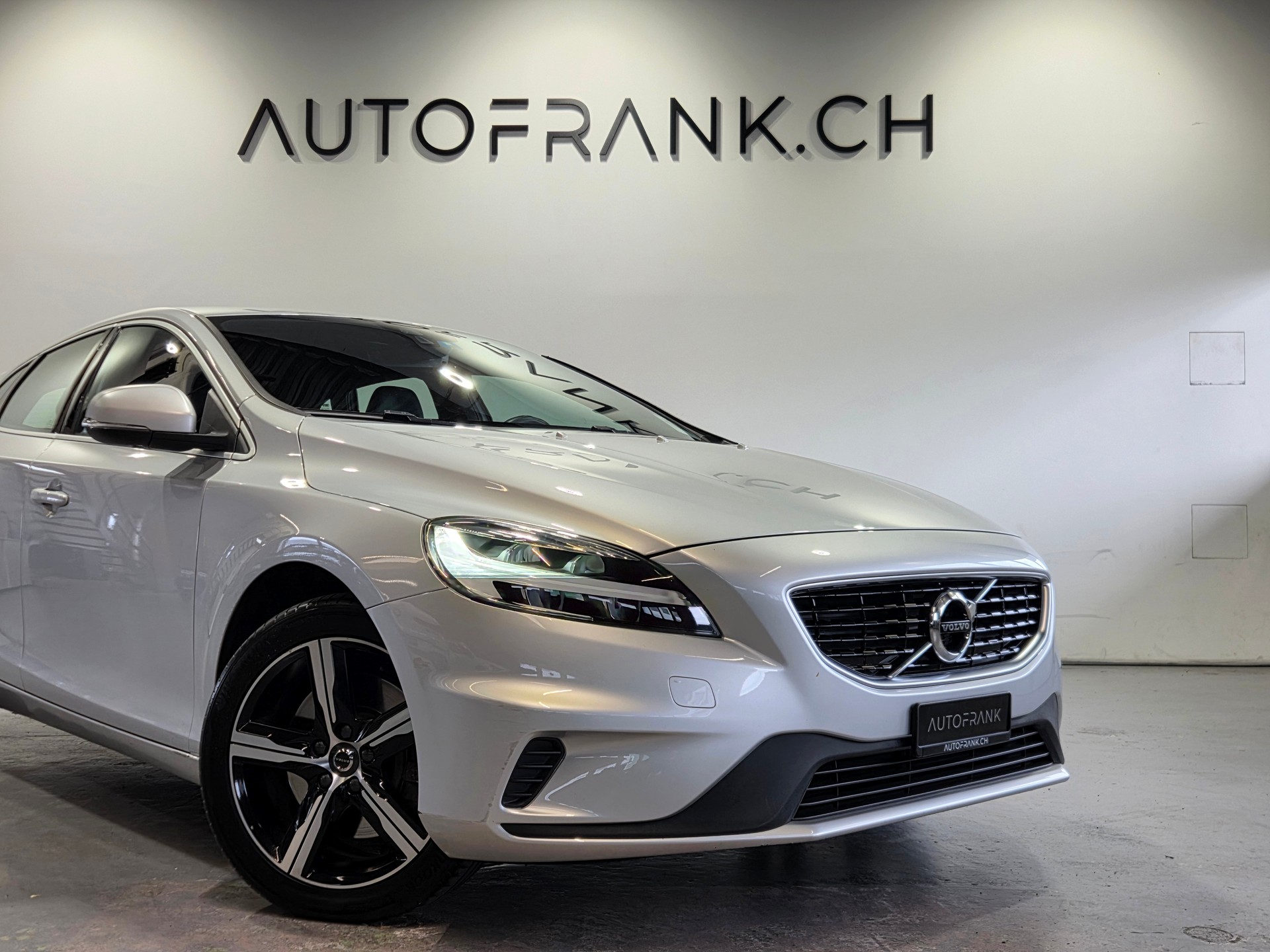 VOLVO V40 2.0 D3 R-Design S/S-showroom-element-1