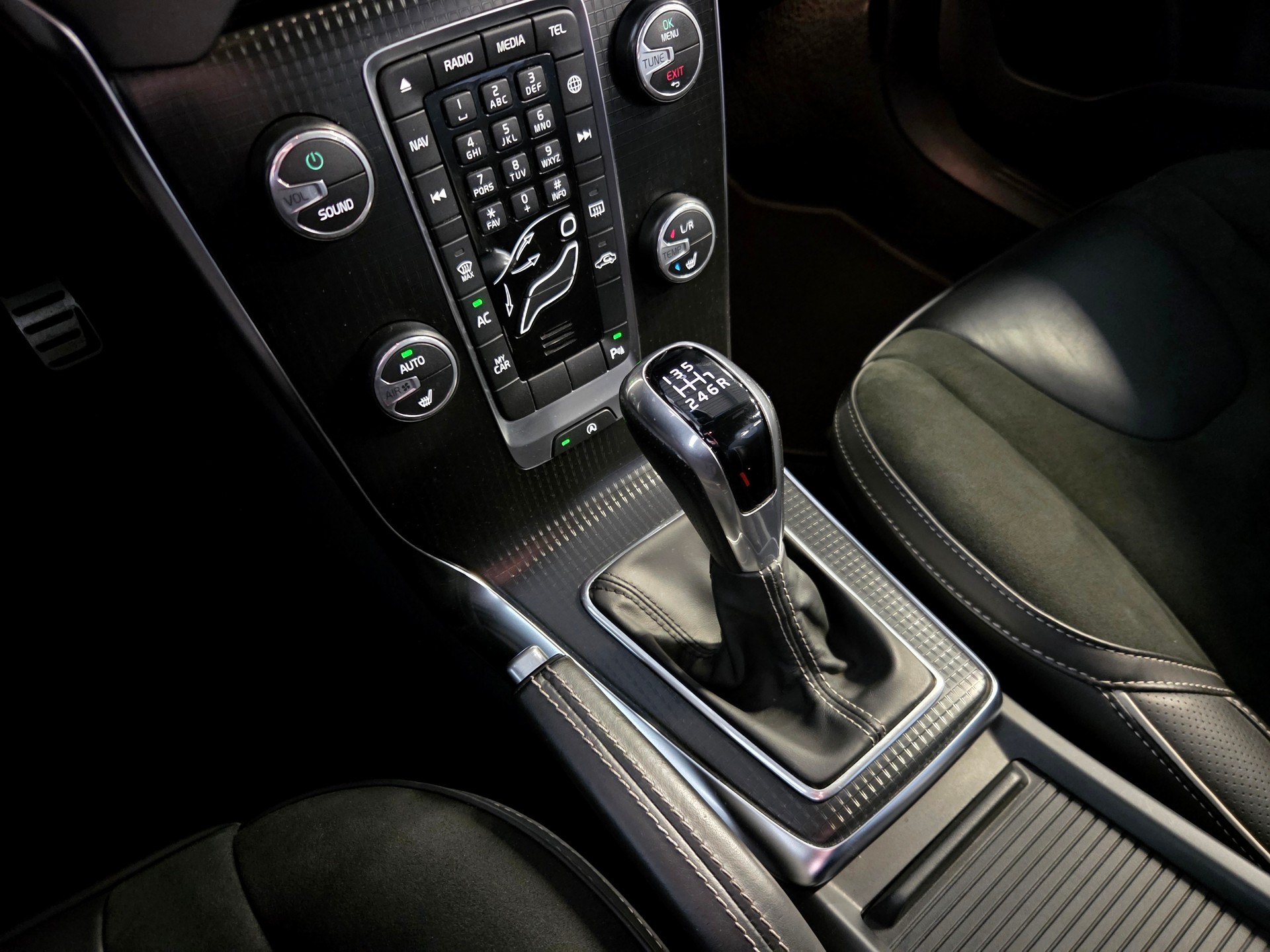VOLVO V40 2.0 D3 R-Design S/S-image-19
