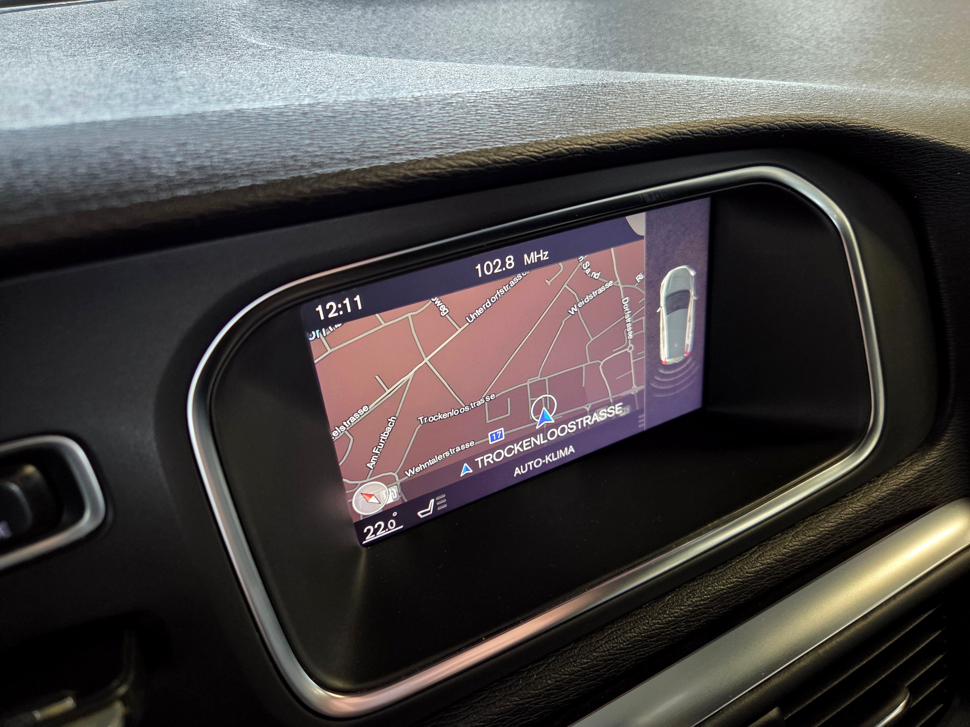 VOLVO V40 2.0 D3 R-Design S/S-image-12